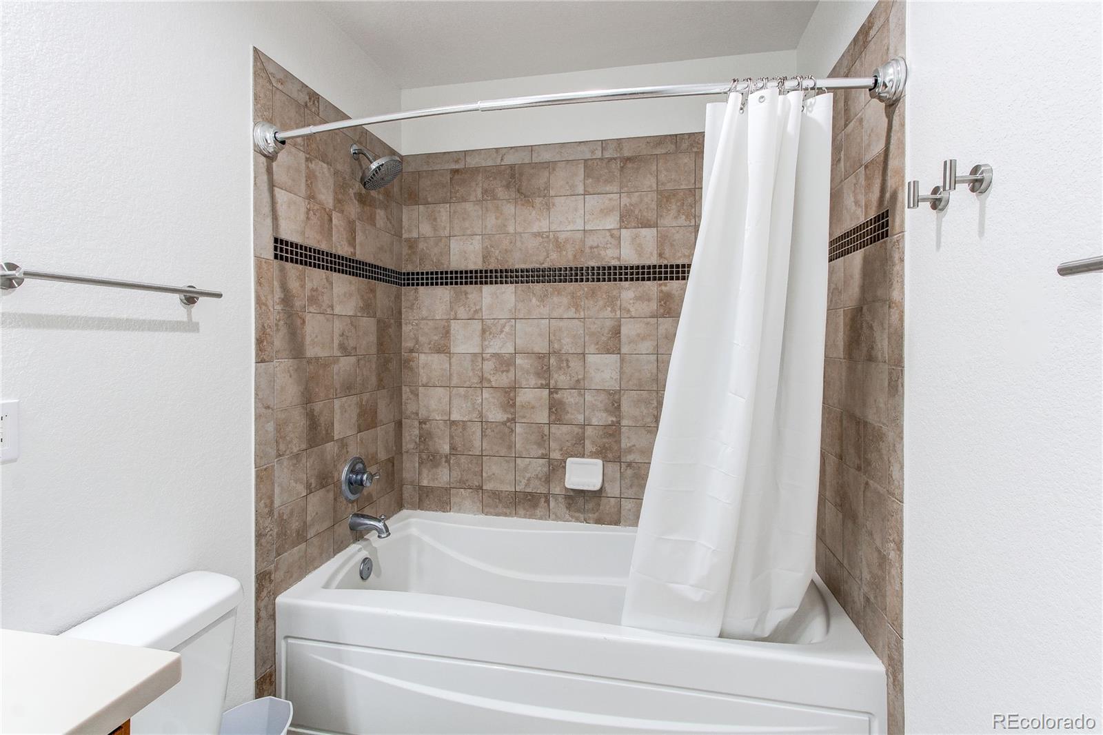 MLS Image #13 for 2200 s university boulevard,denver, Colorado