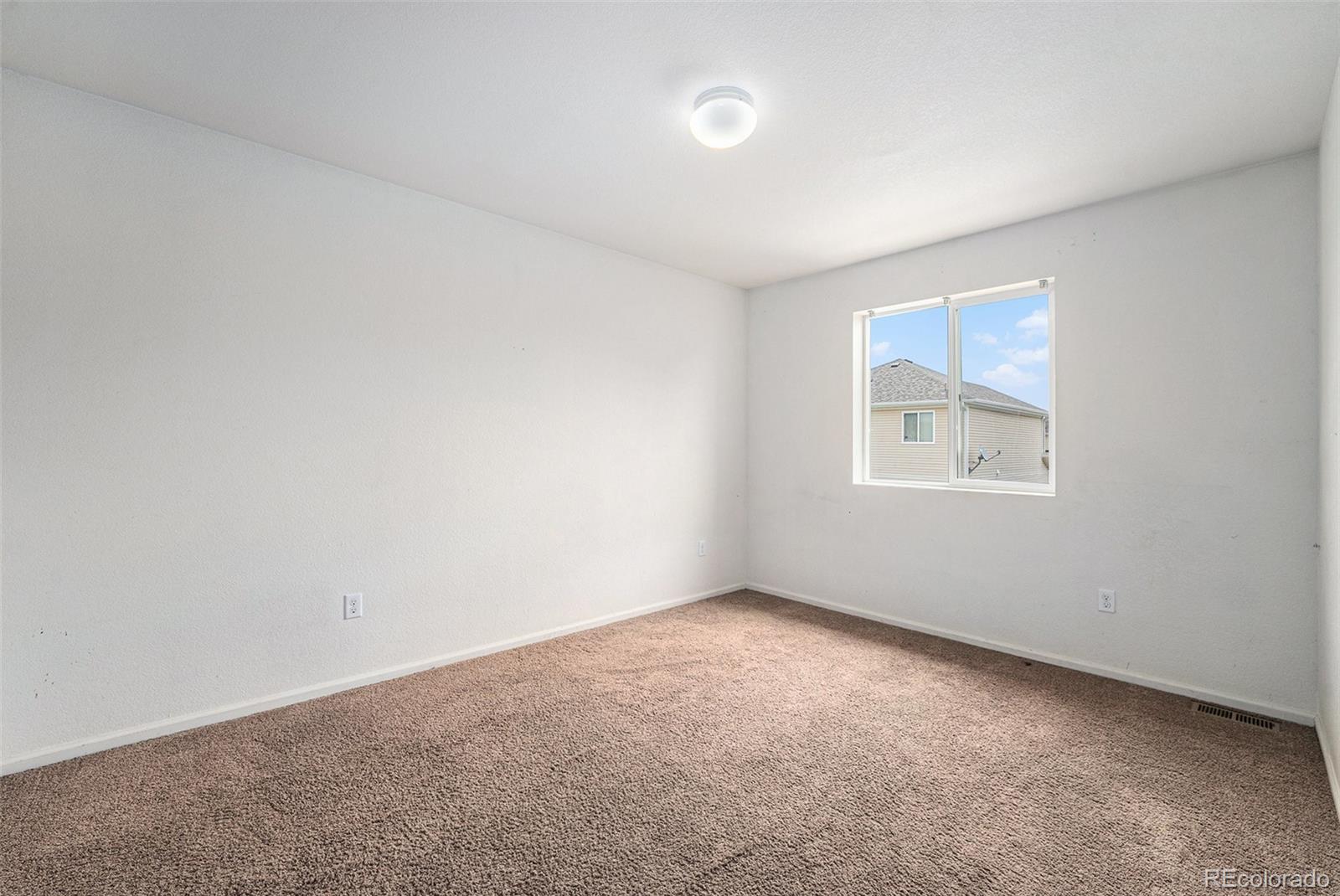 MLS Image #10 for 5572  killarney street,denver, Colorado