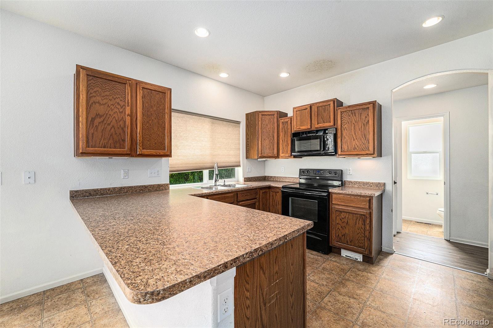 MLS Image #5 for 5572  killarney street,denver, Colorado