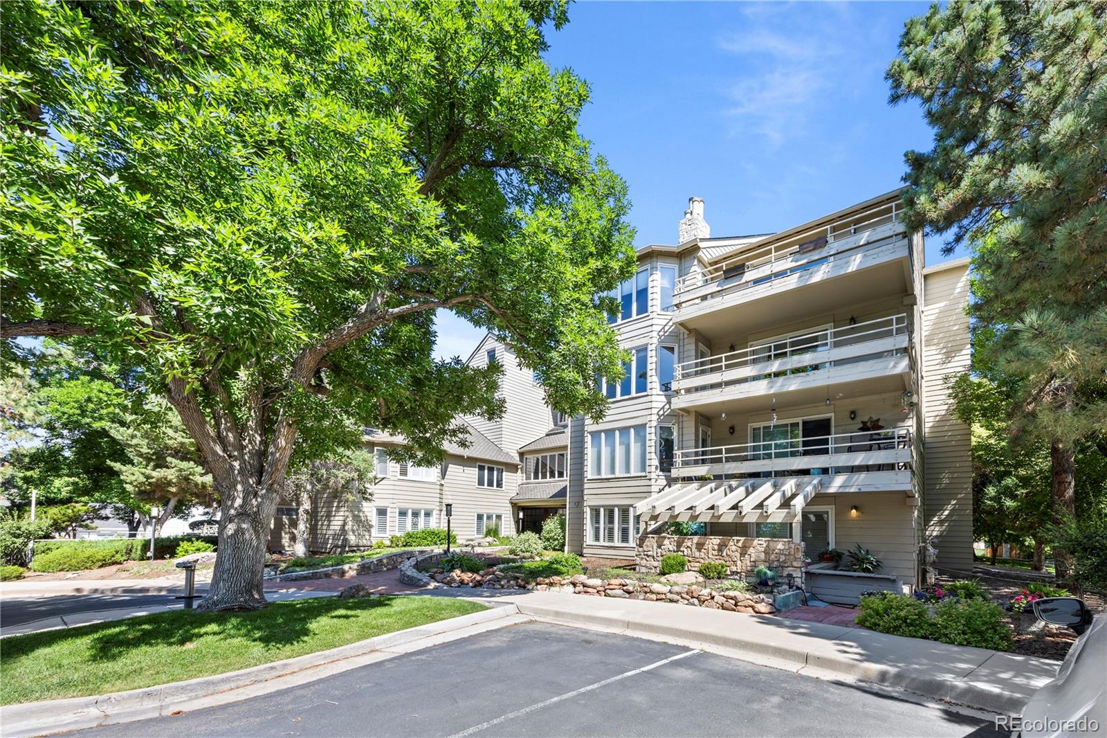 MLS Image #3 for 4605 s yosemite street 301,denver, Colorado
