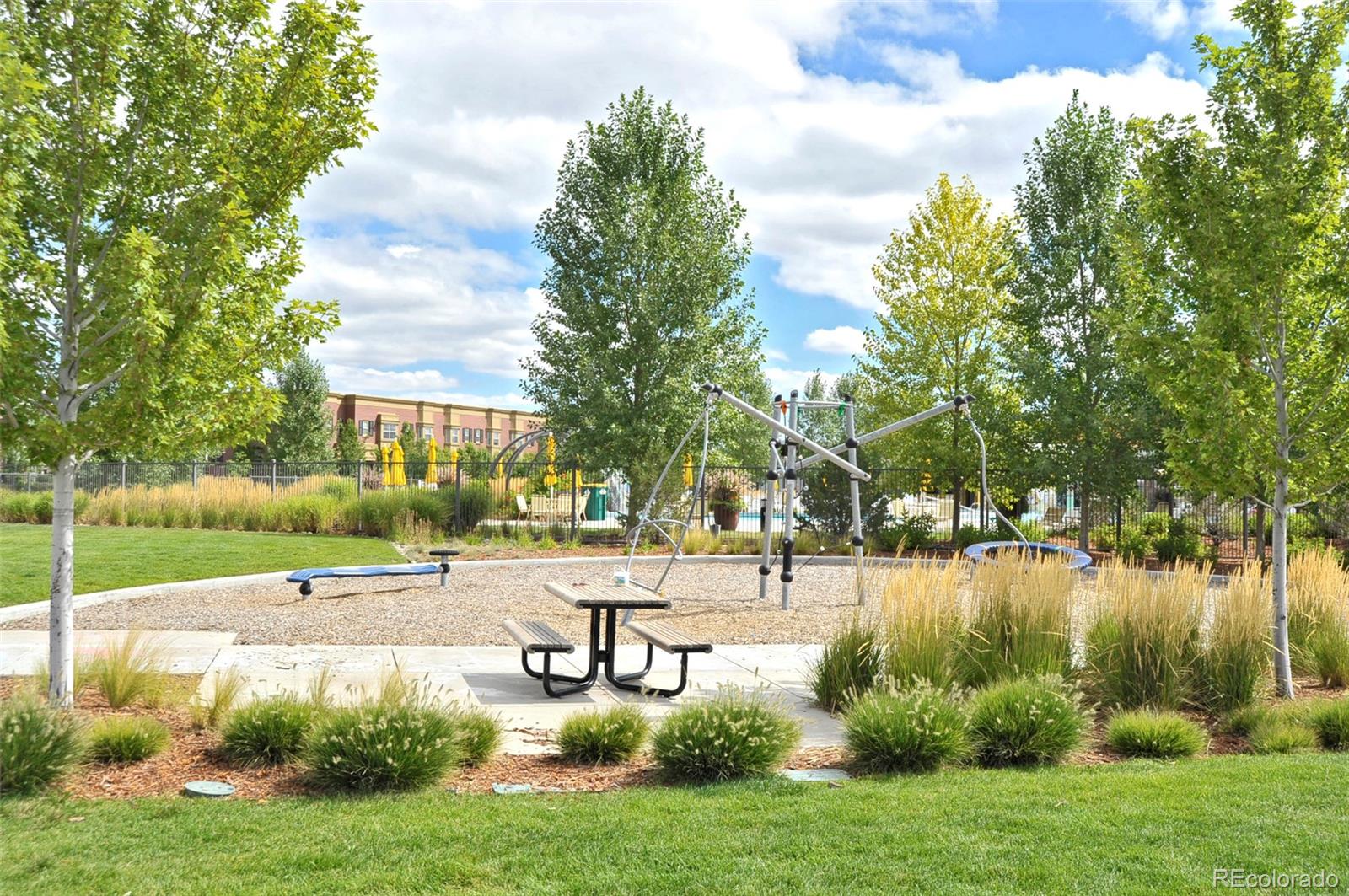 MLS Image #30 for 2326  akron street,denver, Colorado