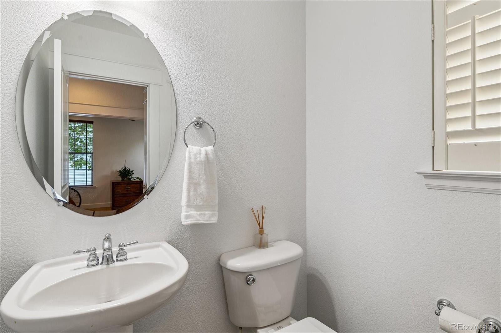 MLS Image #4 for 2326  akron street,denver, Colorado