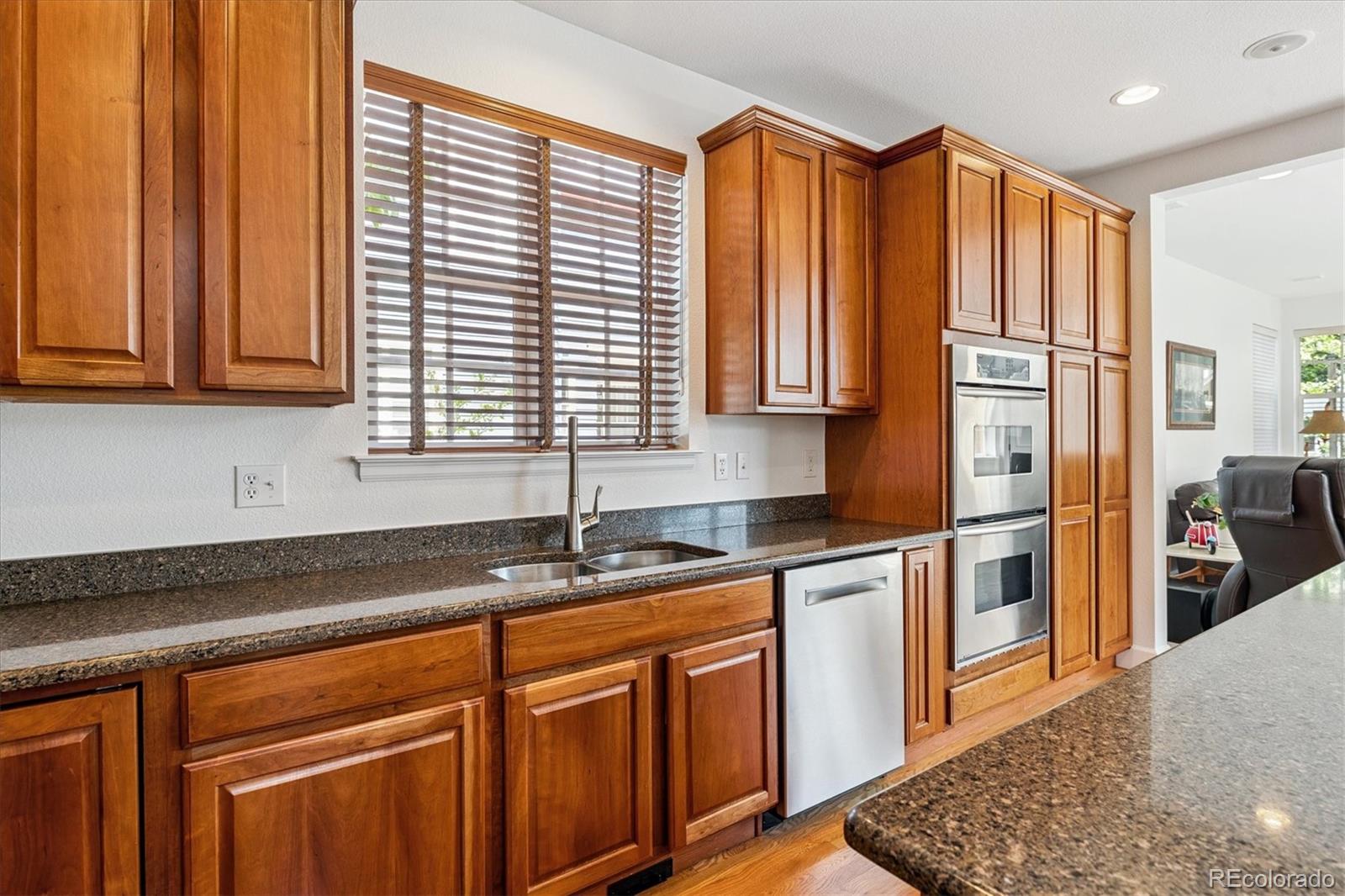 MLS Image #5 for 2326  akron street,denver, Colorado