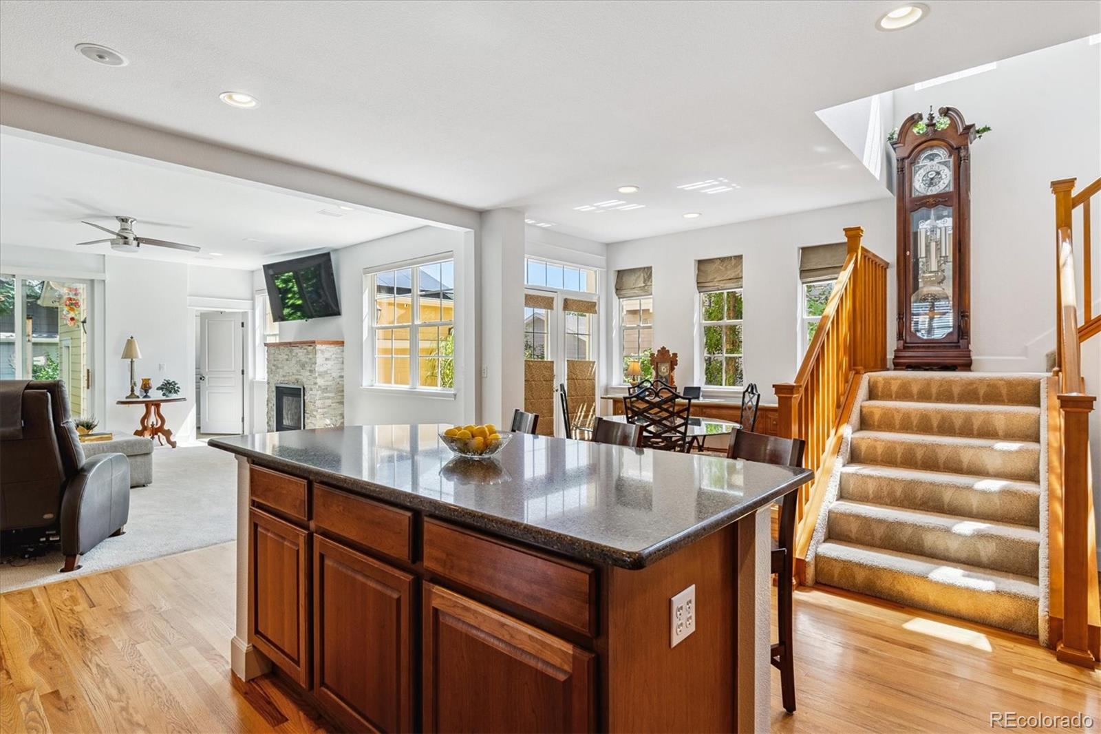 MLS Image #8 for 2326  akron street,denver, Colorado