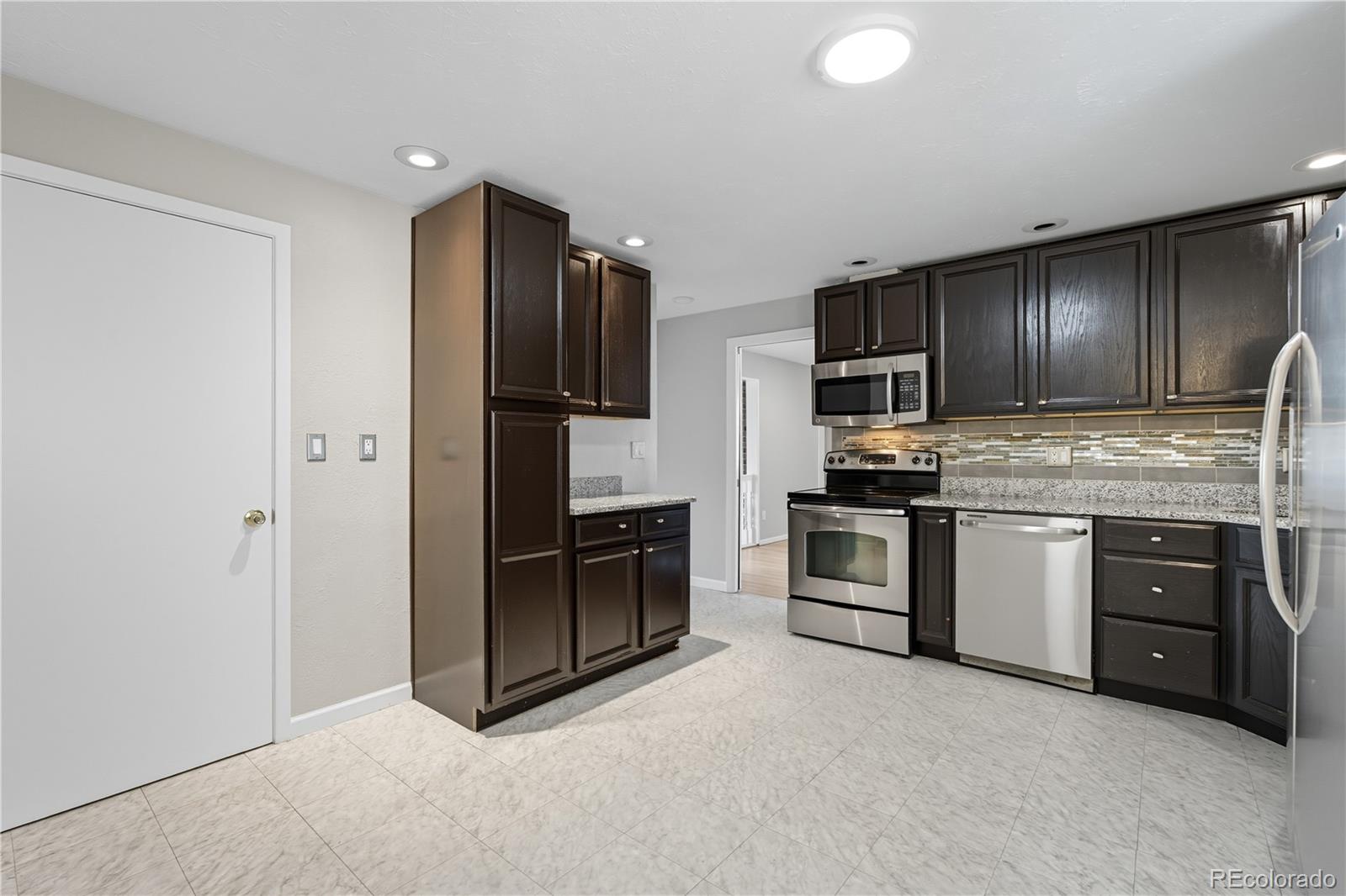 MLS Image #8 for 13069 e alaska place,aurora, Colorado
