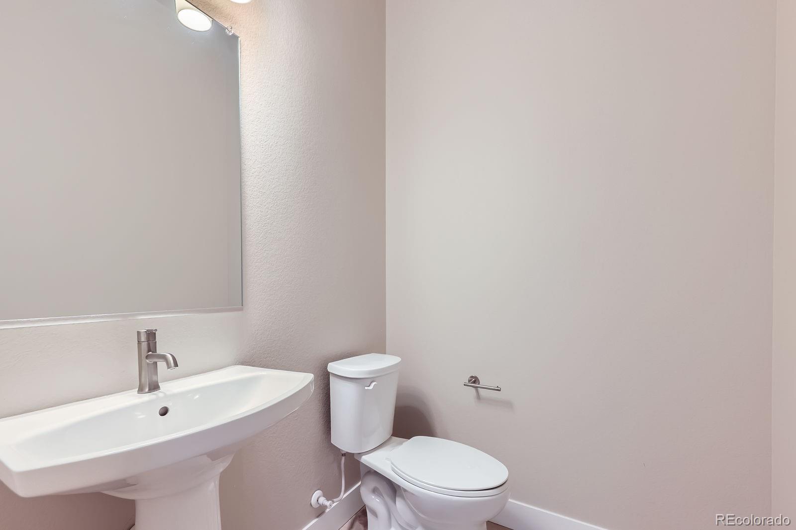 MLS Image #14 for 9436 e 57h avenue,denver, Colorado