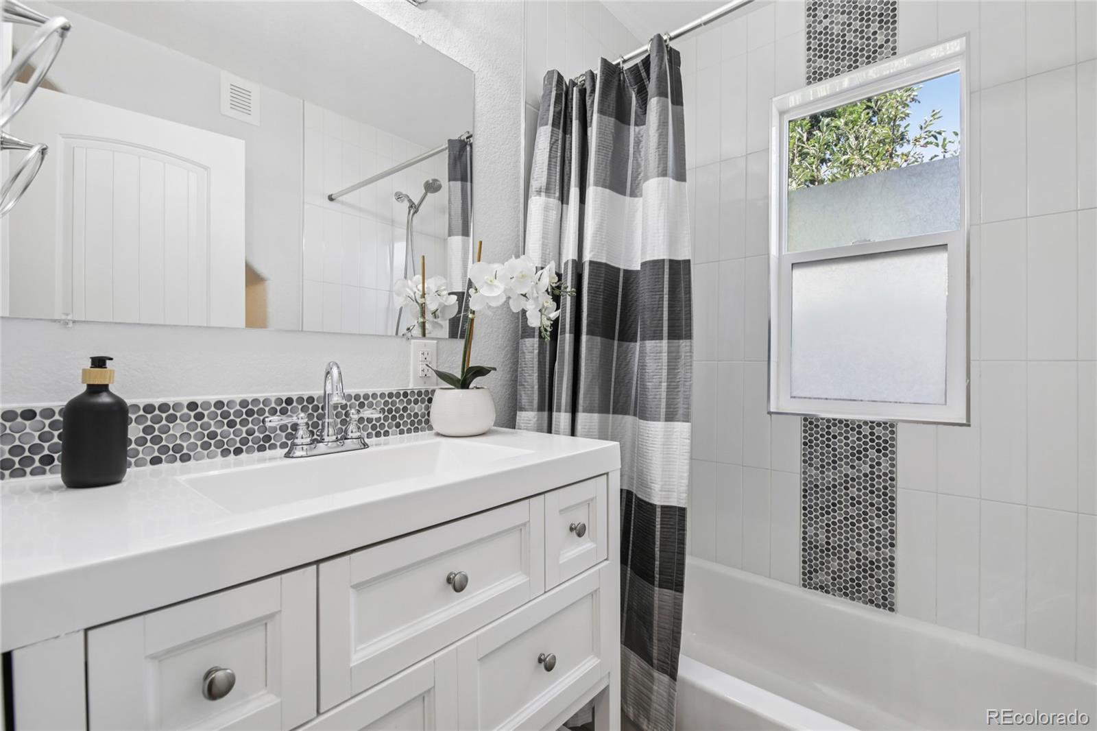 MLS Image #12 for 112 s hooker street,denver, Colorado
