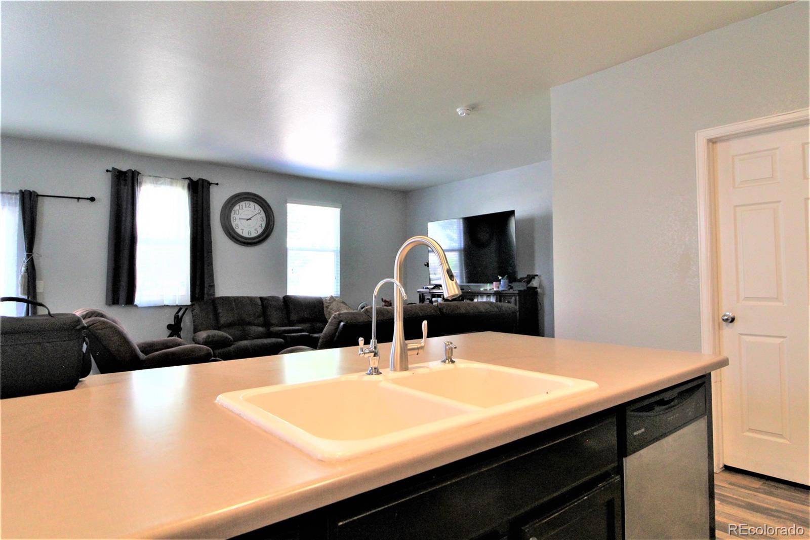 MLS Image #3 for 713  indigo street,lochbuie, Colorado