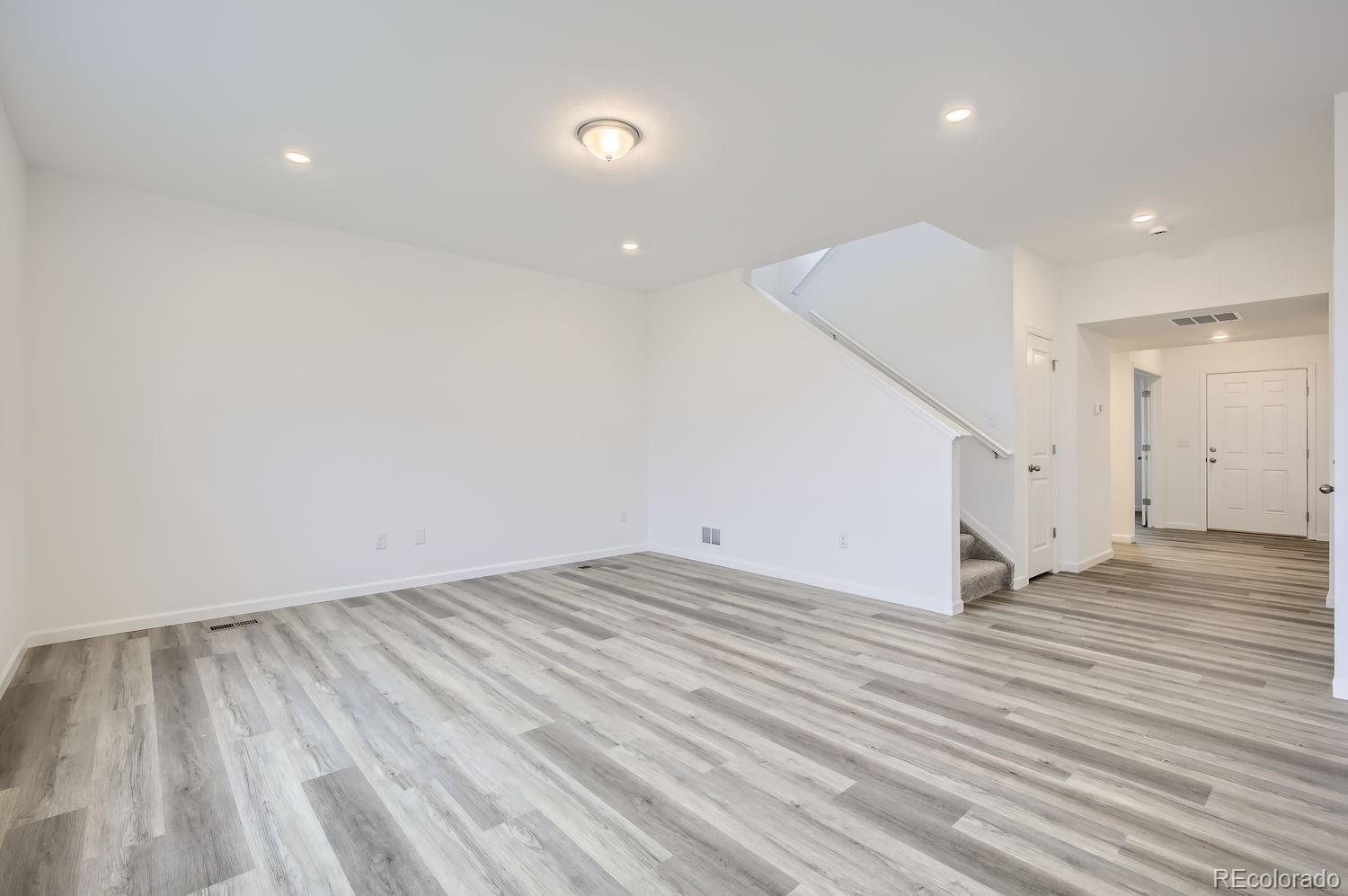 MLS Image #4 for 54970 e 28th place,strasburg, Colorado
