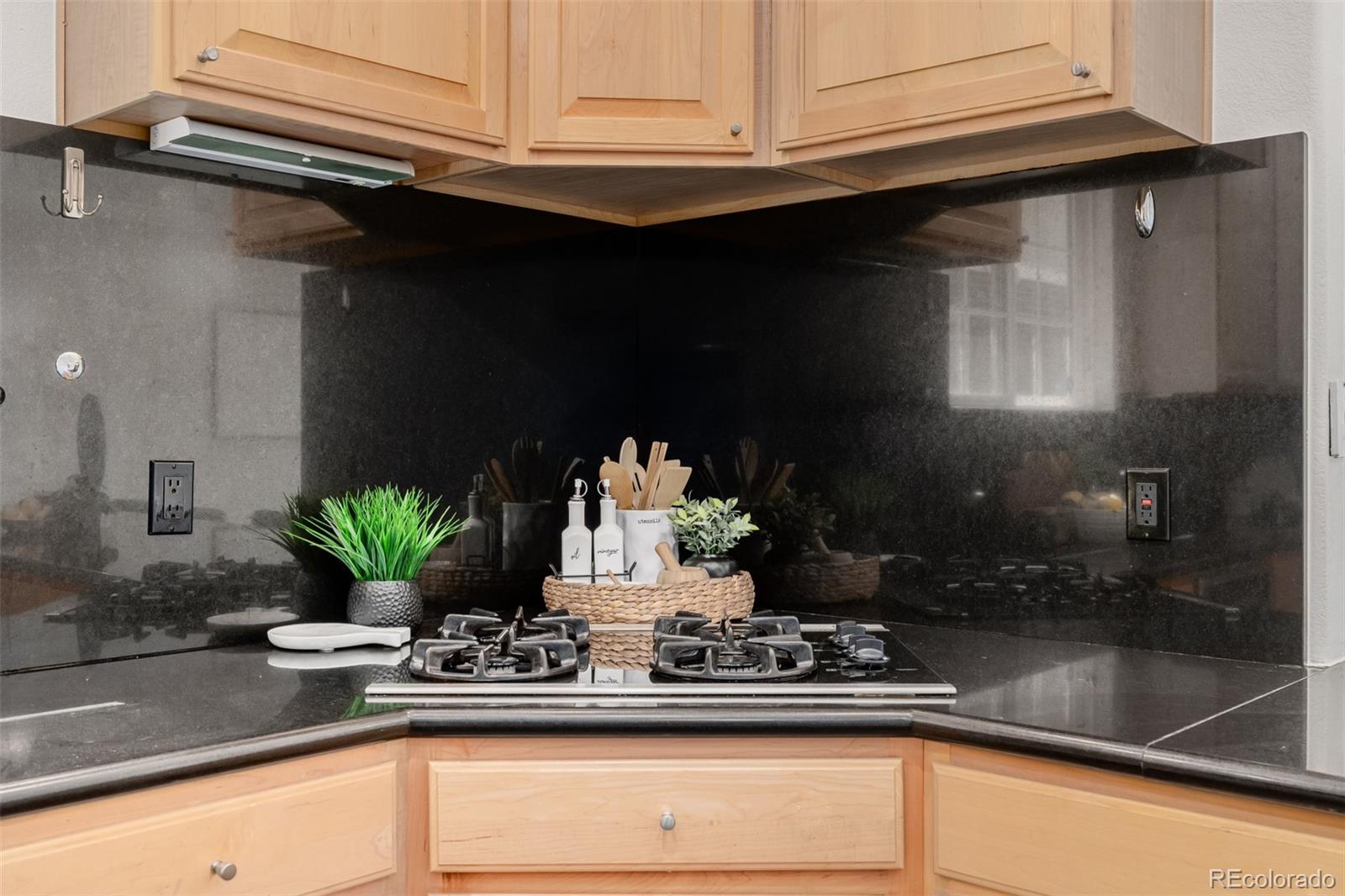 MLS Image #14 for 1653 s logan street,denver, Colorado