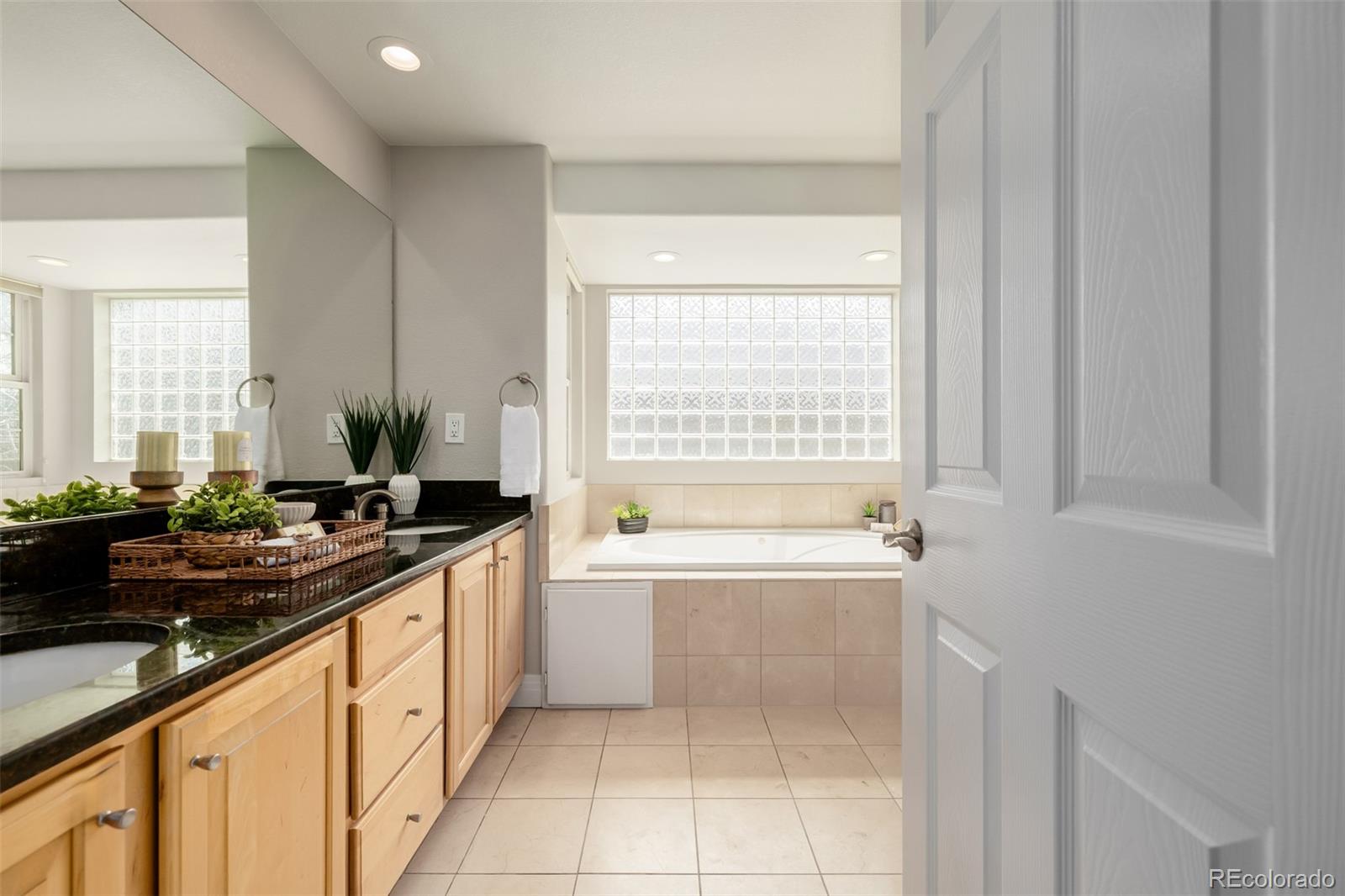 MLS Image #26 for 1653 s logan street,denver, Colorado