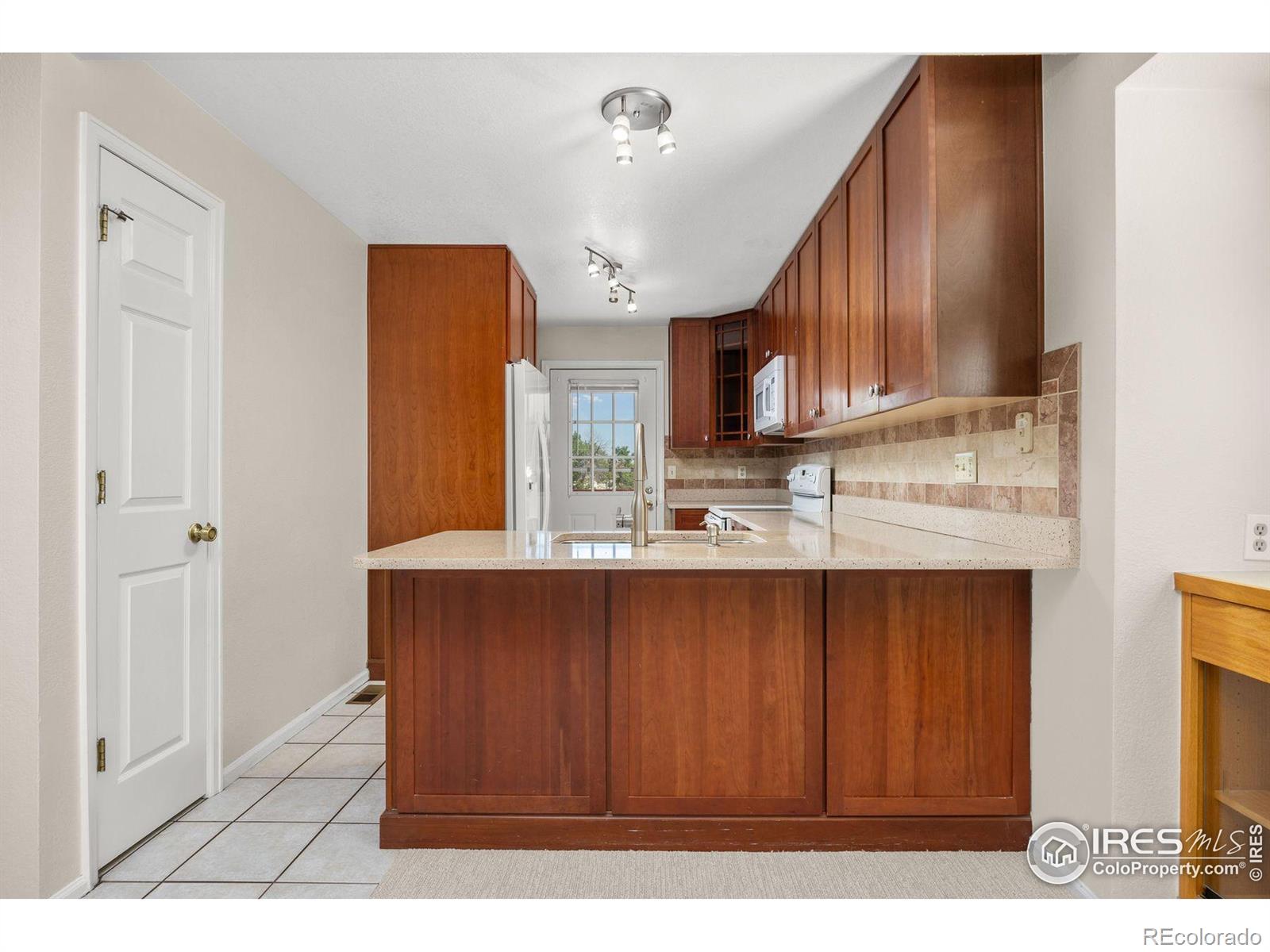 MLS Image #3 for 253 w cedar way,louisville, Colorado