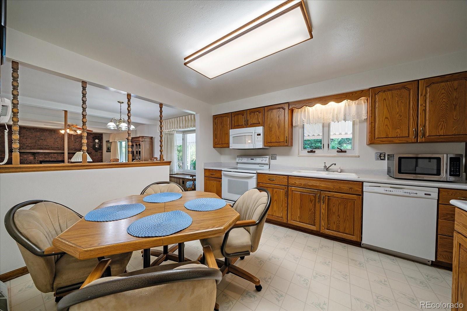 MLS Image #11 for 667 s oswego court,aurora, Colorado