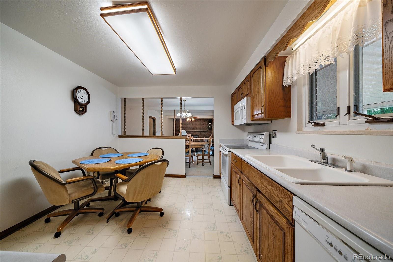 MLS Image #12 for 667 s oswego court,aurora, Colorado