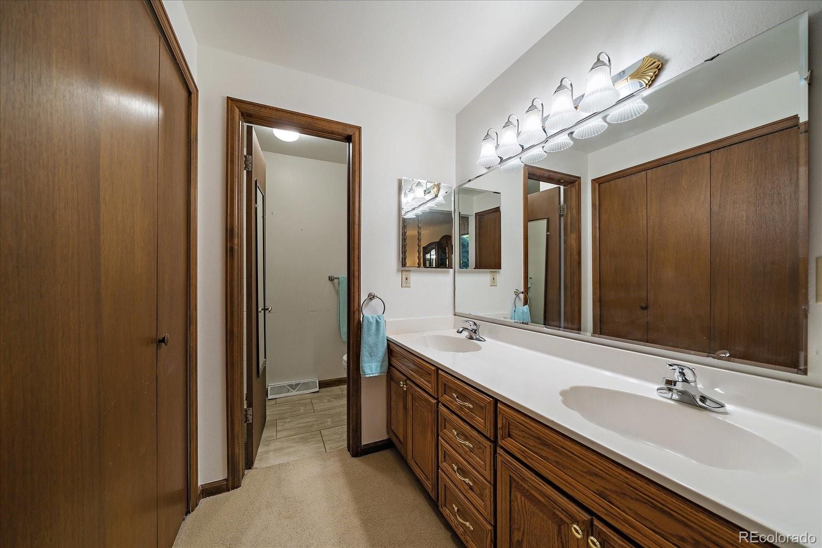 MLS Image #15 for 667 s oswego court,aurora, Colorado