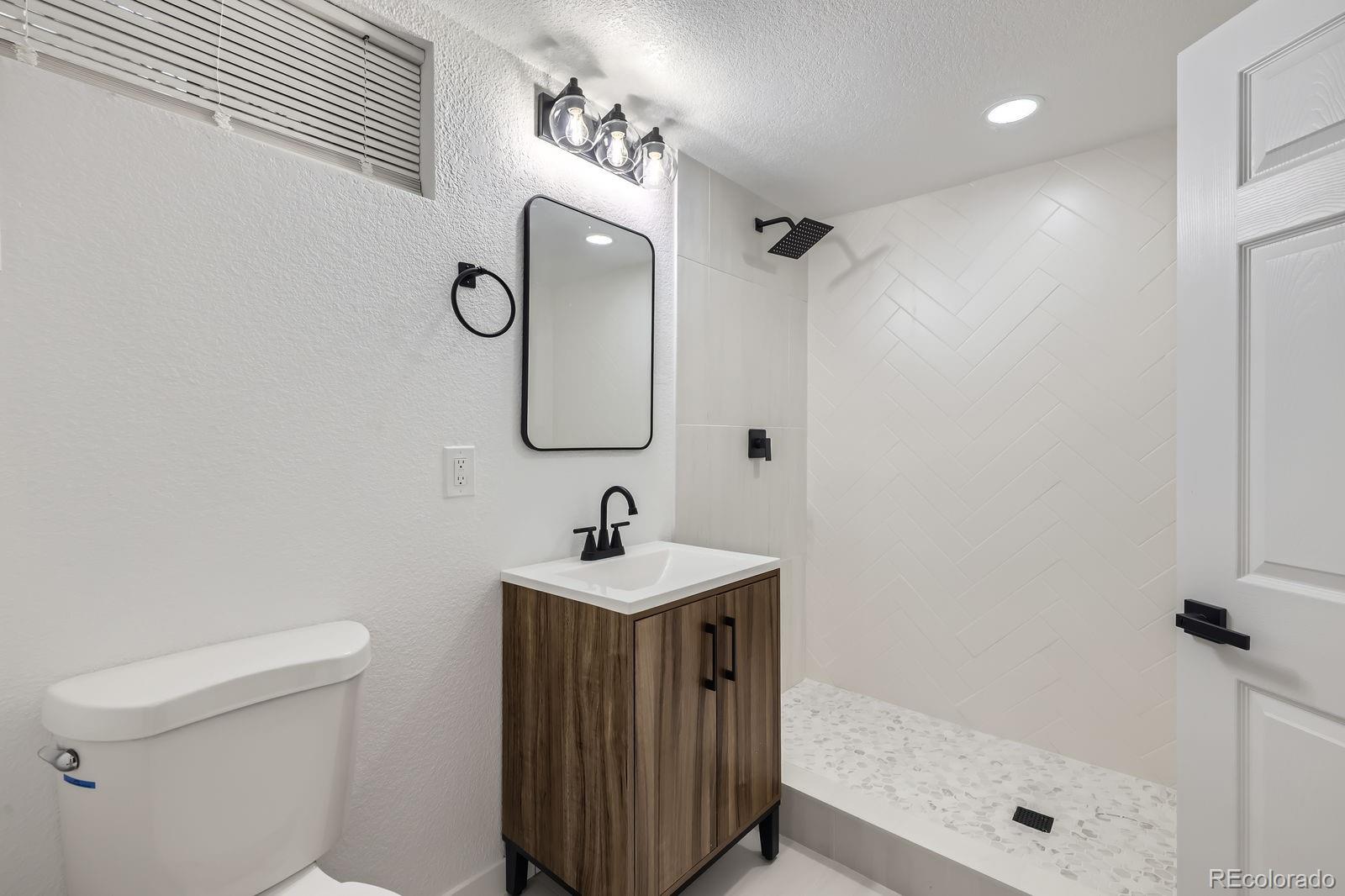 MLS Image #22 for 3374 s niagara way,denver, Colorado