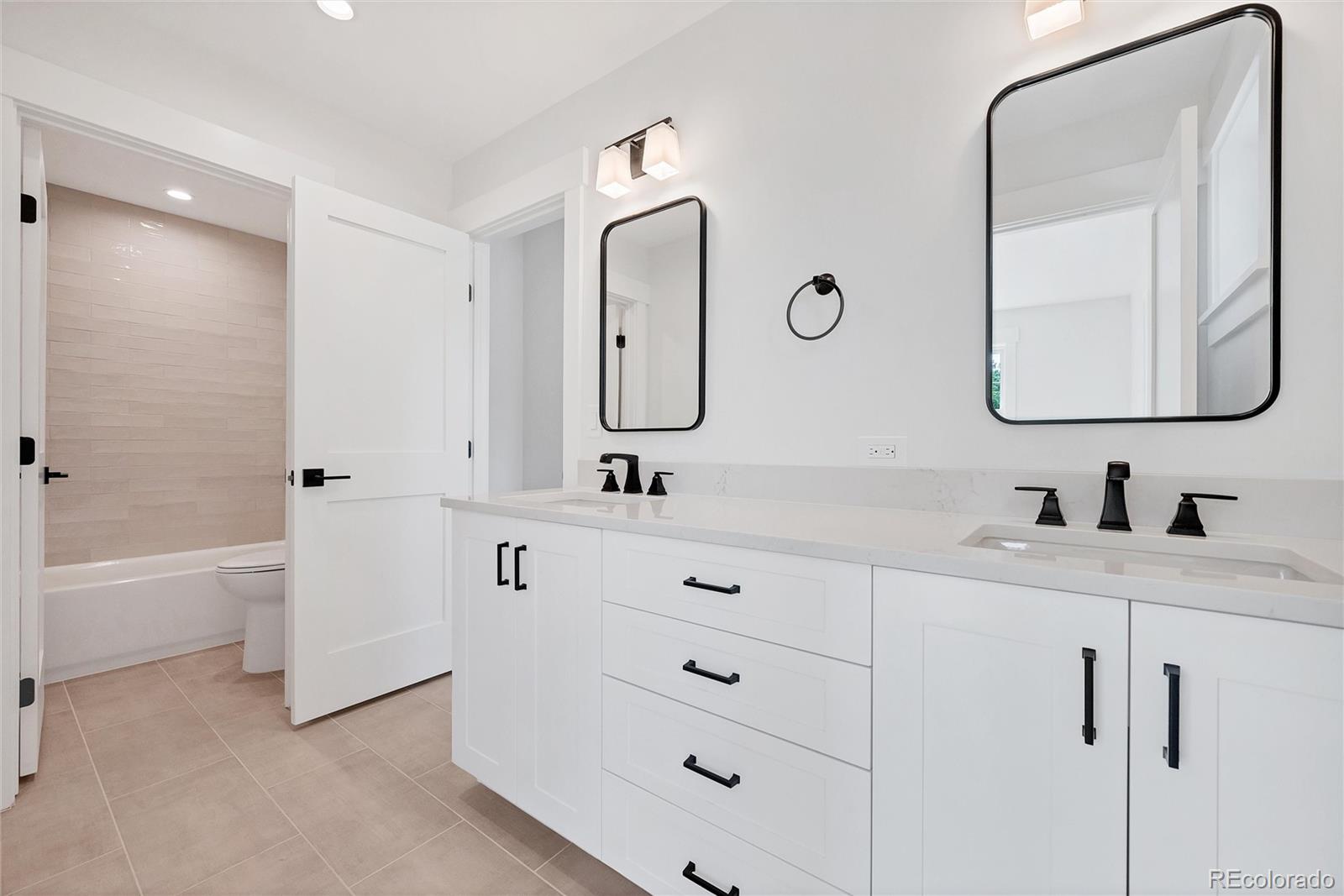 MLS Image #19 for 1035 n leyden street,denver, Colorado