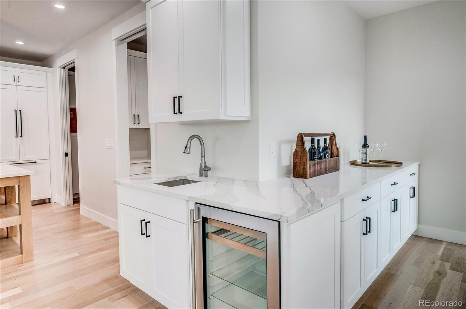 MLS Image #8 for 1035 n leyden street,denver, Colorado