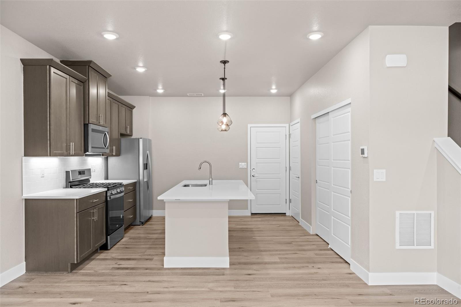 MLS Image #7 for 9457 w 58th lane b,arvada, Colorado