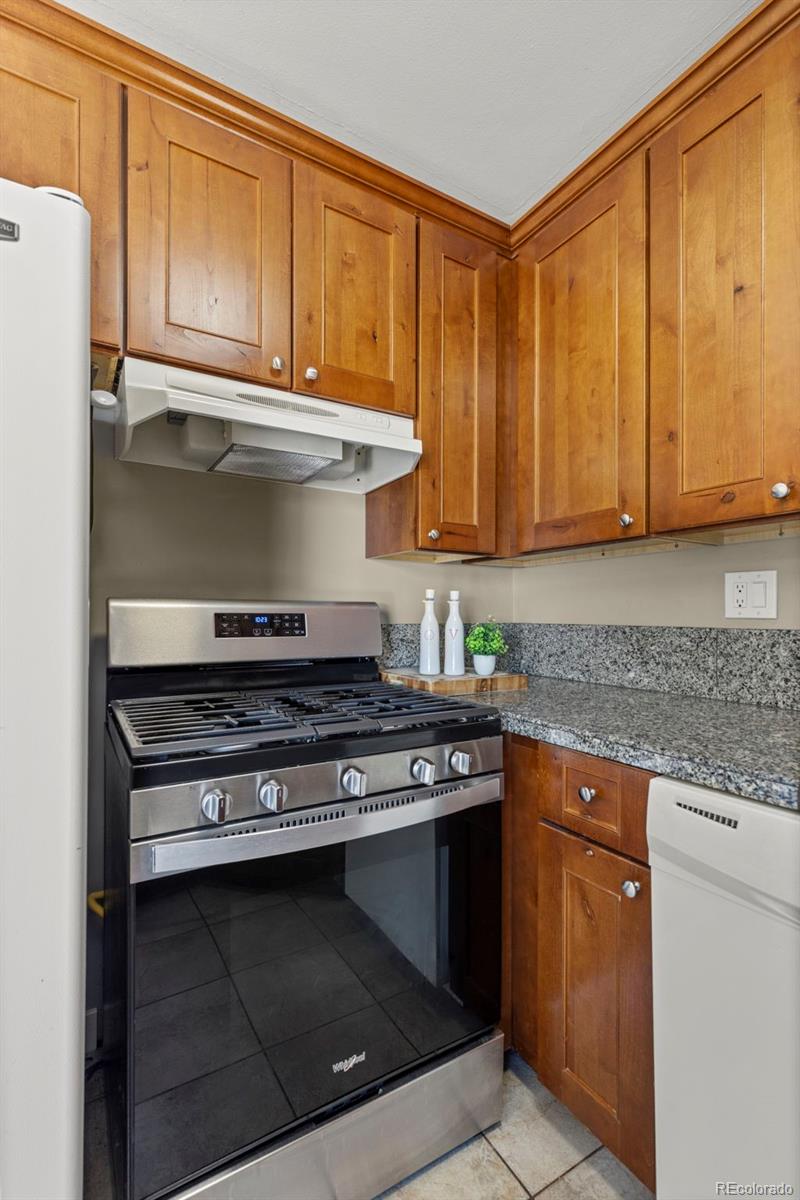 MLS Image #11 for 5261 s pennsylvania street,littleton, Colorado