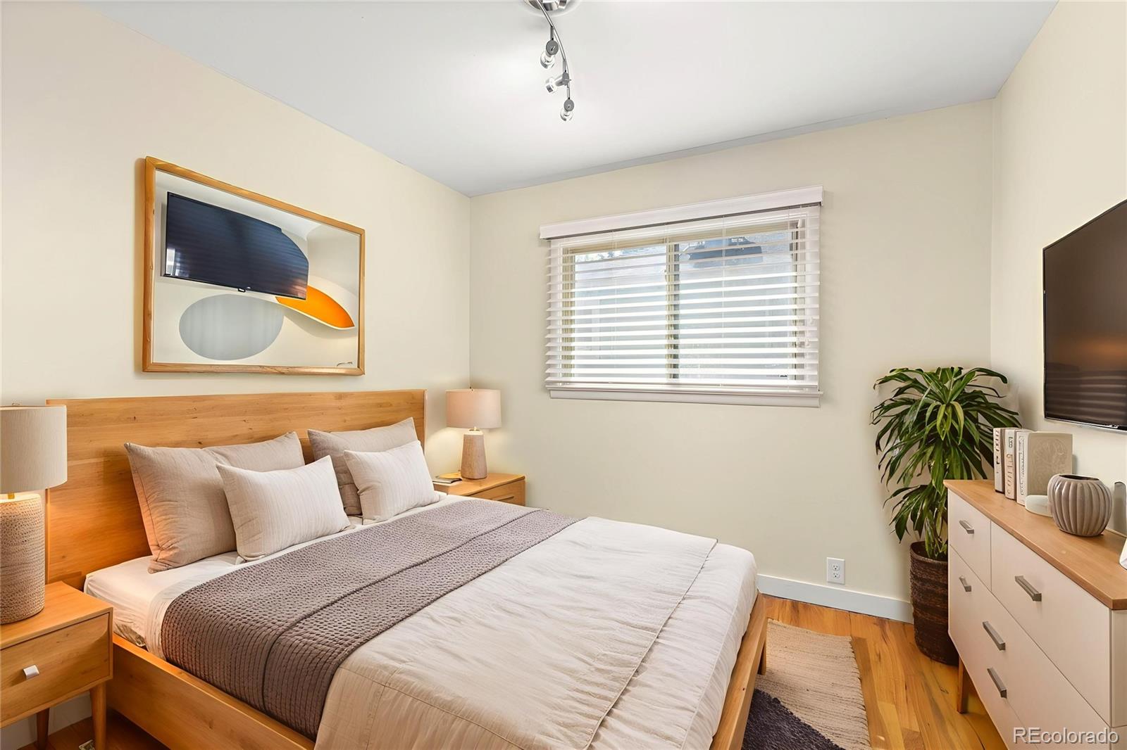 MLS Image #6 for 5261 s pennsylvania street,littleton, Colorado