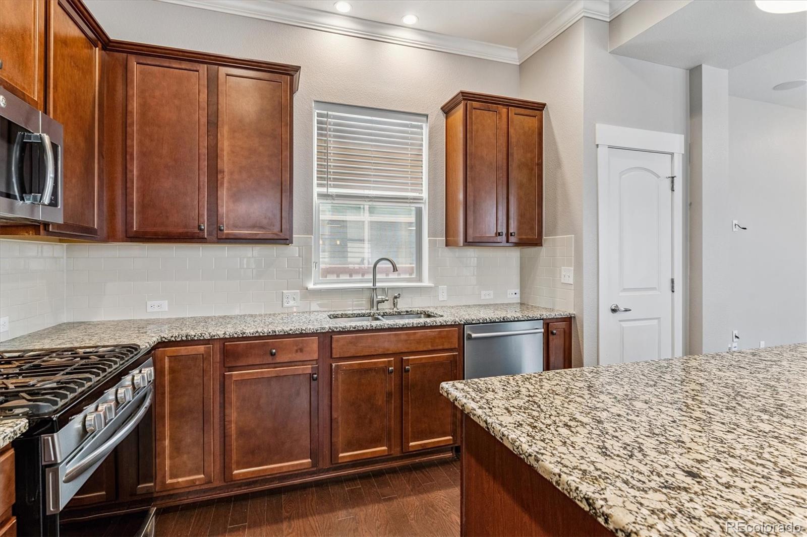 MLS Image #10 for 11336 e 27th avenue,denver, Colorado
