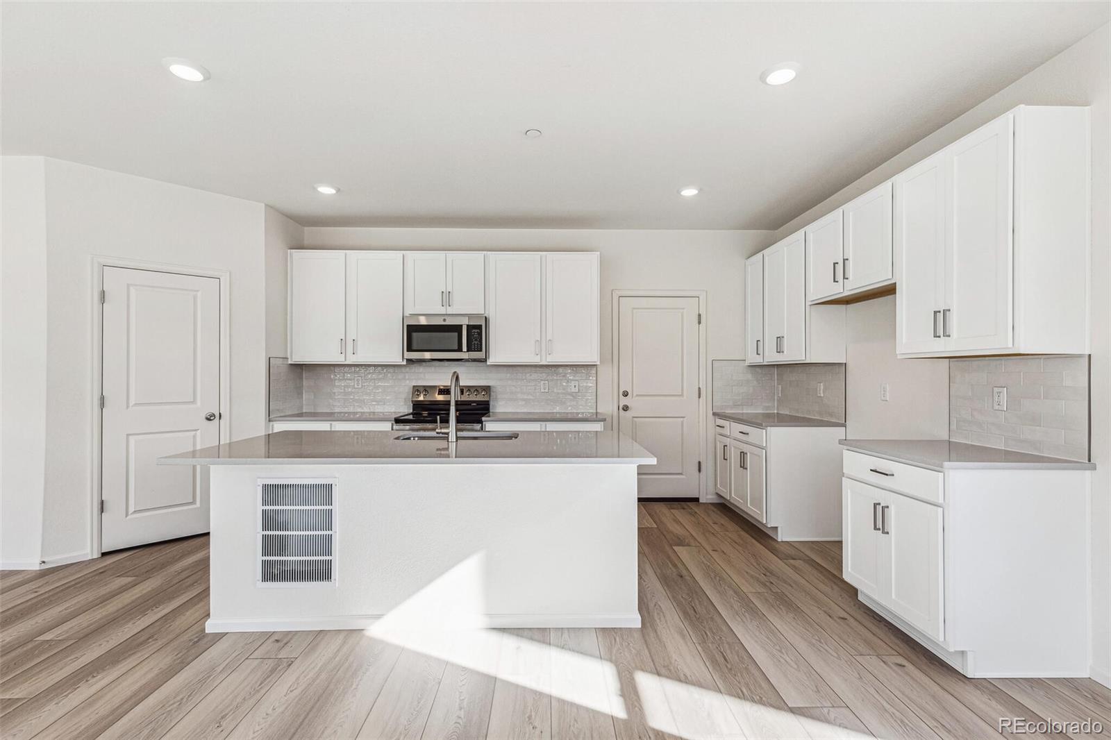 MLS Image #14 for 13372 e 110th way,commerce city, Colorado