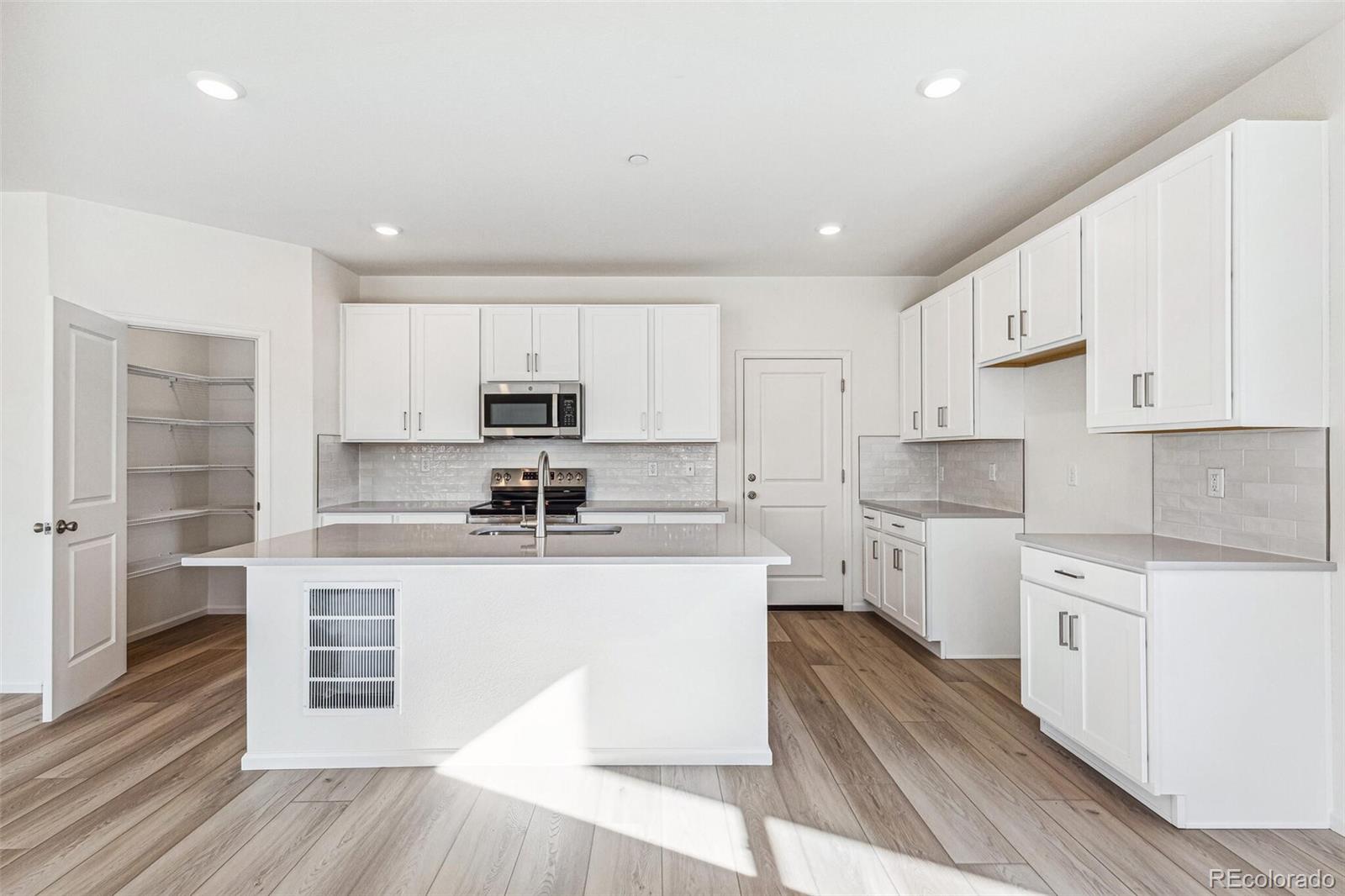 MLS Image #15 for 13372 e 110th way,commerce city, Colorado