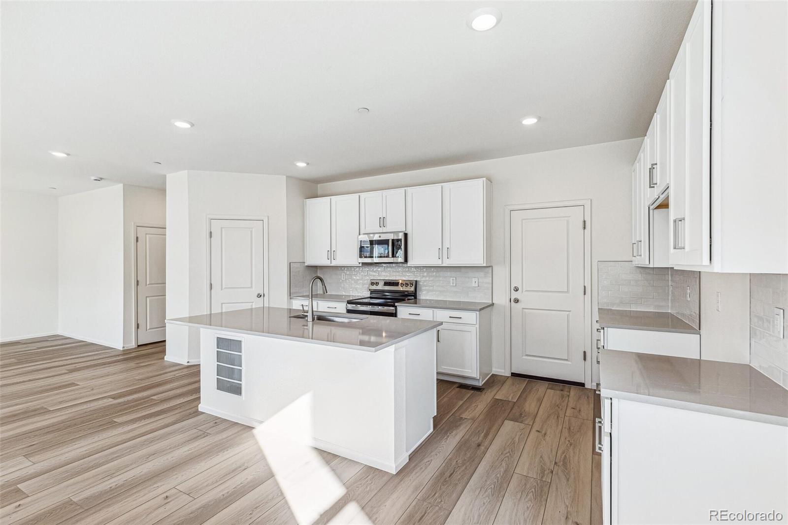 MLS Image #16 for 13372 e 110th way,commerce city, Colorado
