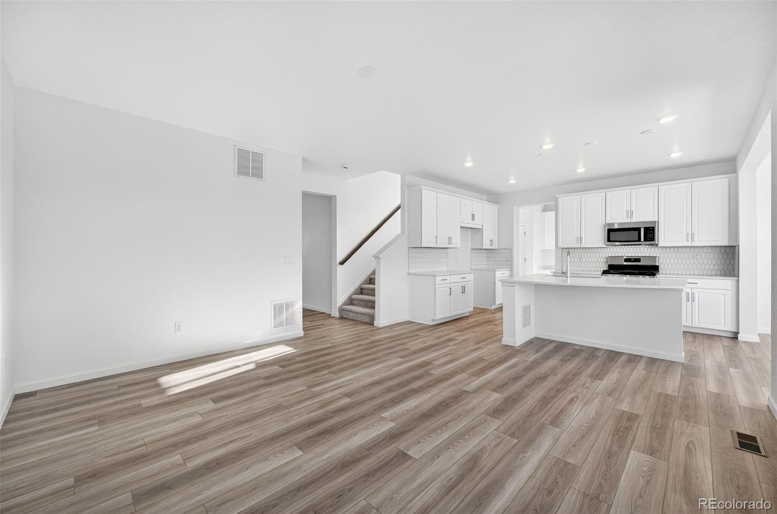MLS Image #5 for 16907 w 92nd drive,arvada, Colorado