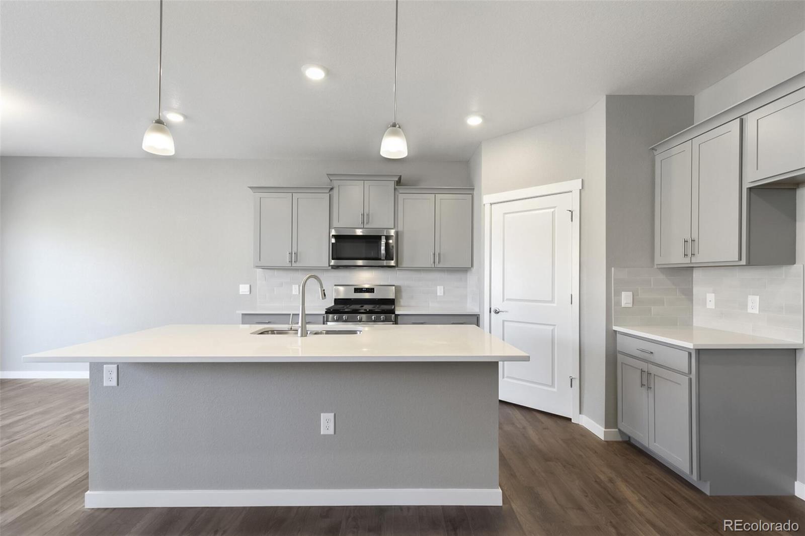 MLS Image #10 for 778 n clubview street,watkins, Colorado