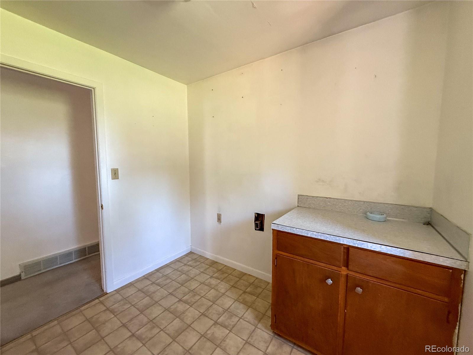 MLS Image #13 for 1300  elm street,burlington, Colorado