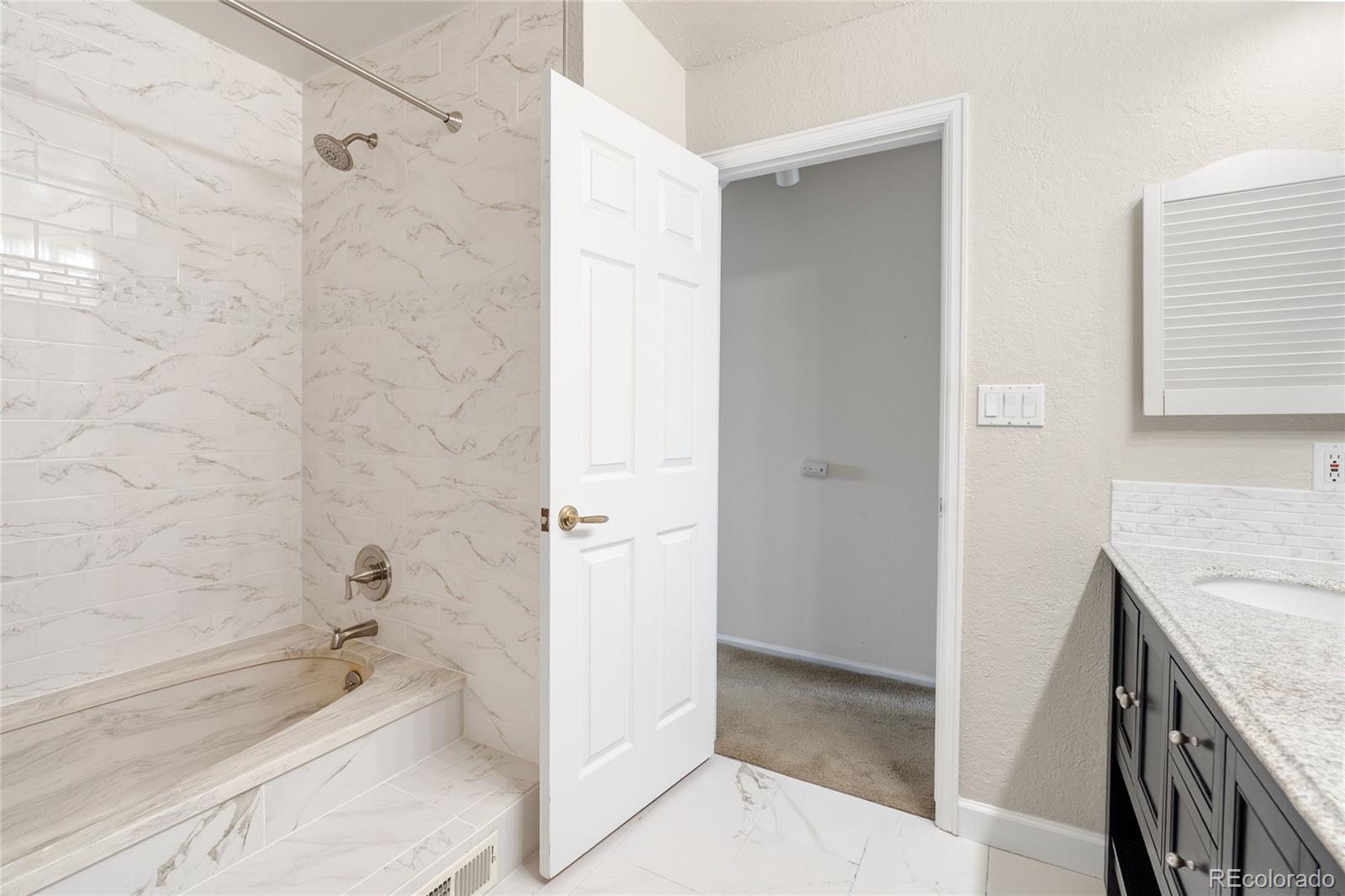 MLS Image #15 for 2063 s worchester way,aurora, Colorado