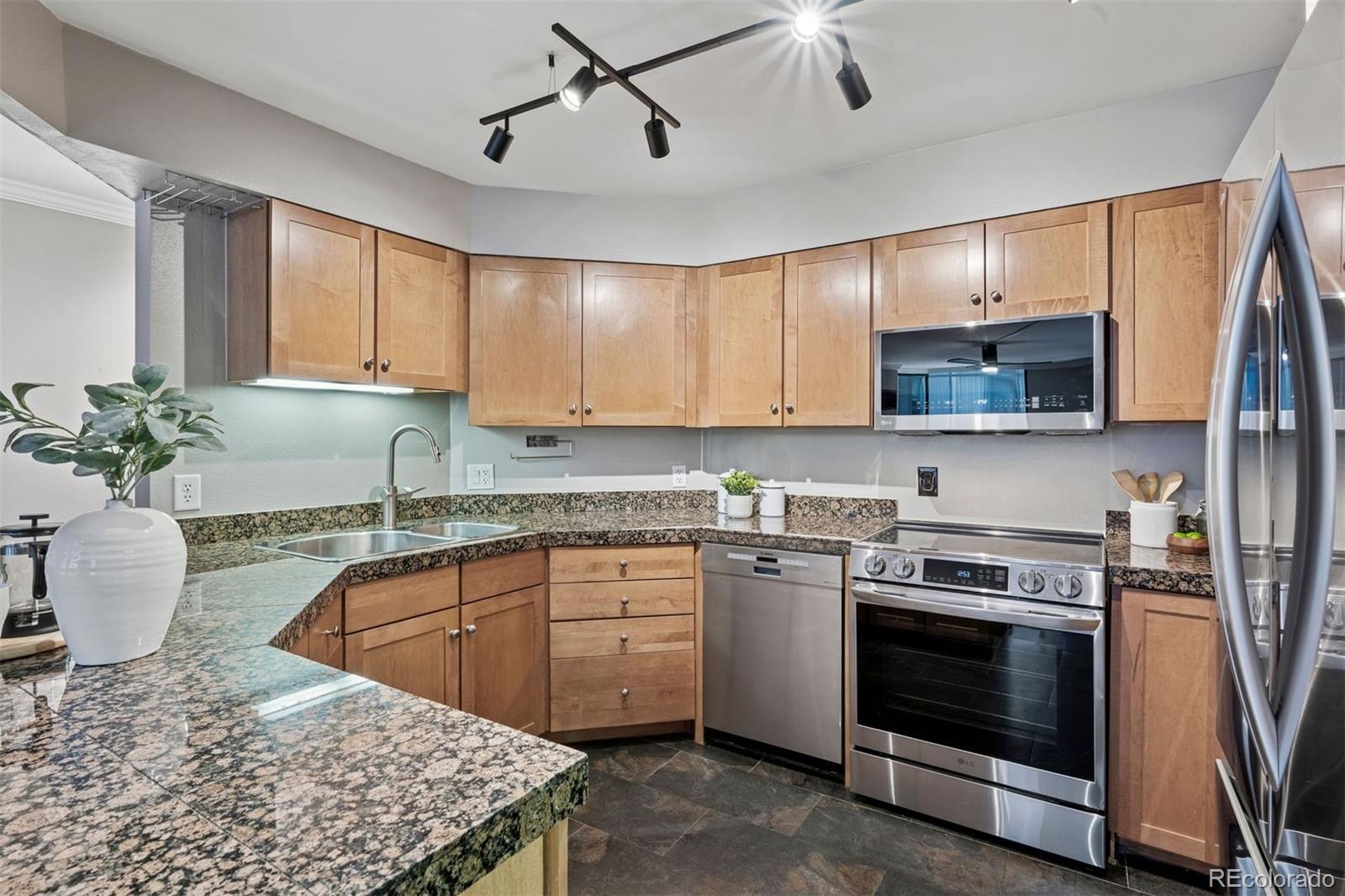 MLS Image #15 for 1625  larimer street,denver, Colorado
