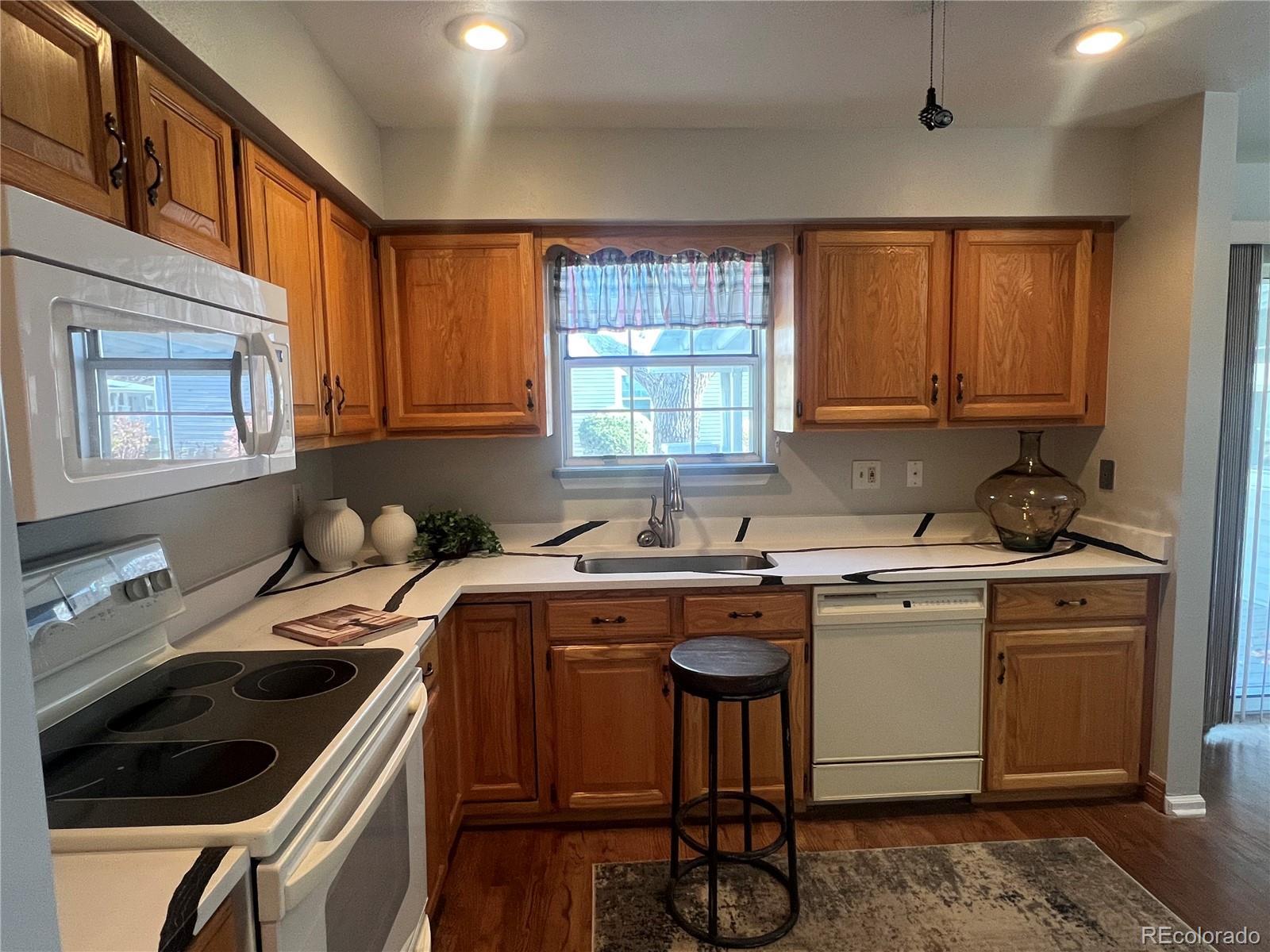 MLS Image #5 for 2808 s heather gardens way b,aurora, Colorado