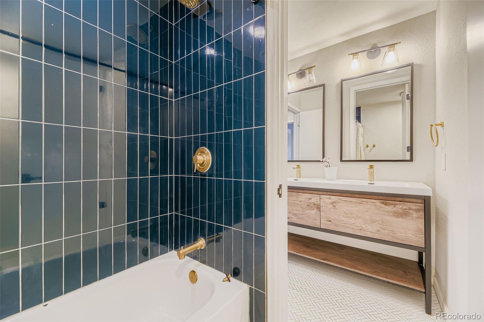 MLS Image #11 for 8150 e linvale place,denver, Colorado