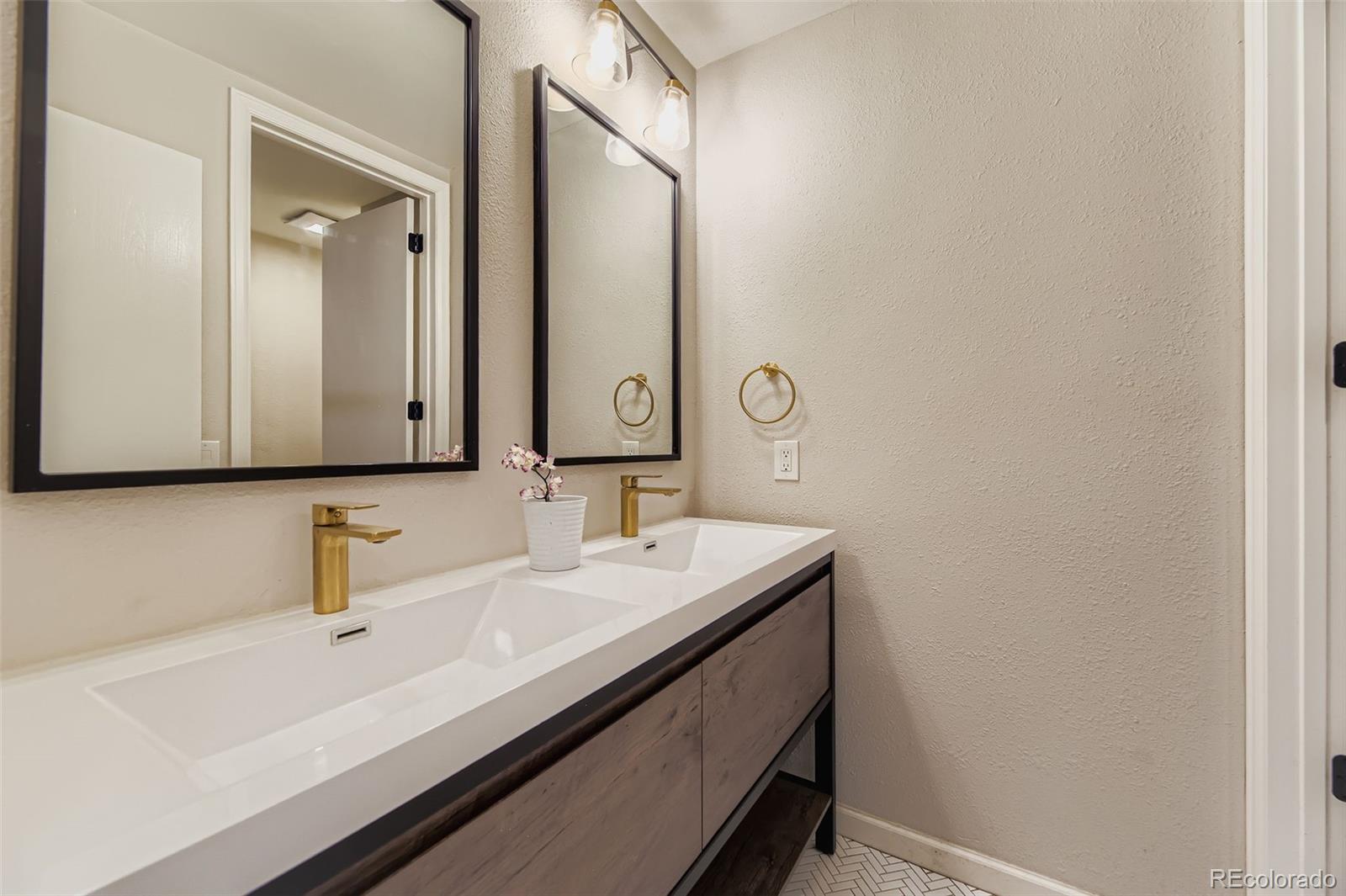 MLS Image #12 for 8150 e linvale place,denver, Colorado