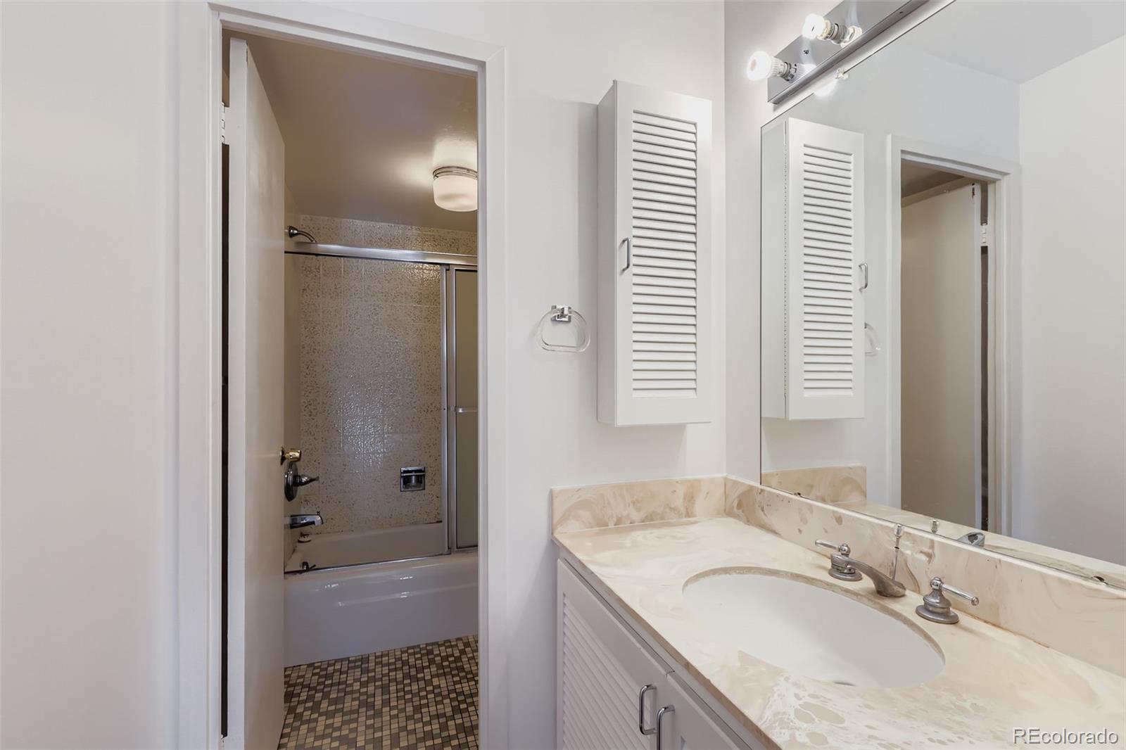 MLS Image #14 for 955  eudora street 204e,denver, Colorado