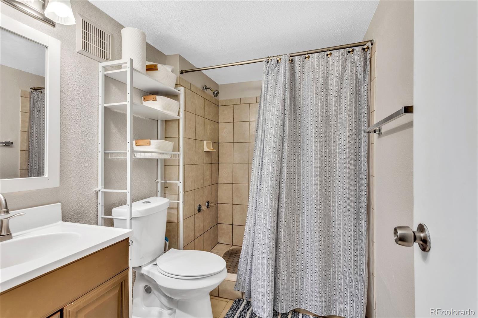 MLS Image #18 for 14040 e 54th avenue,denver, Colorado