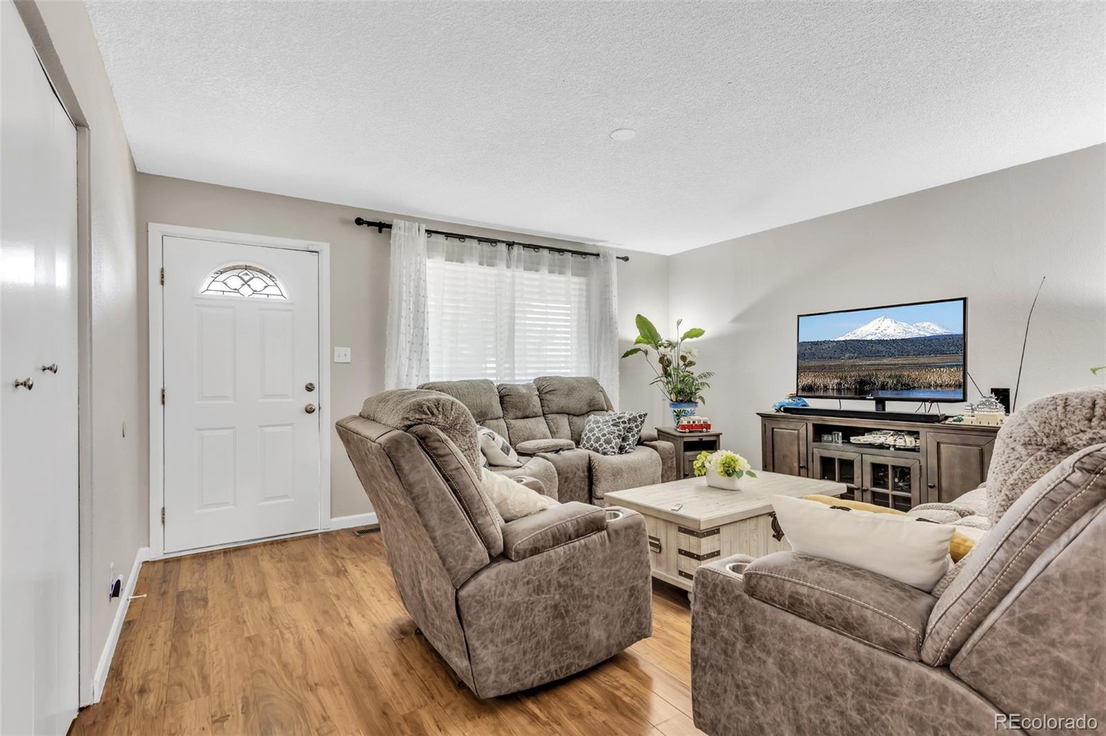 MLS Image #3 for 14040 e 54th avenue,denver, Colorado