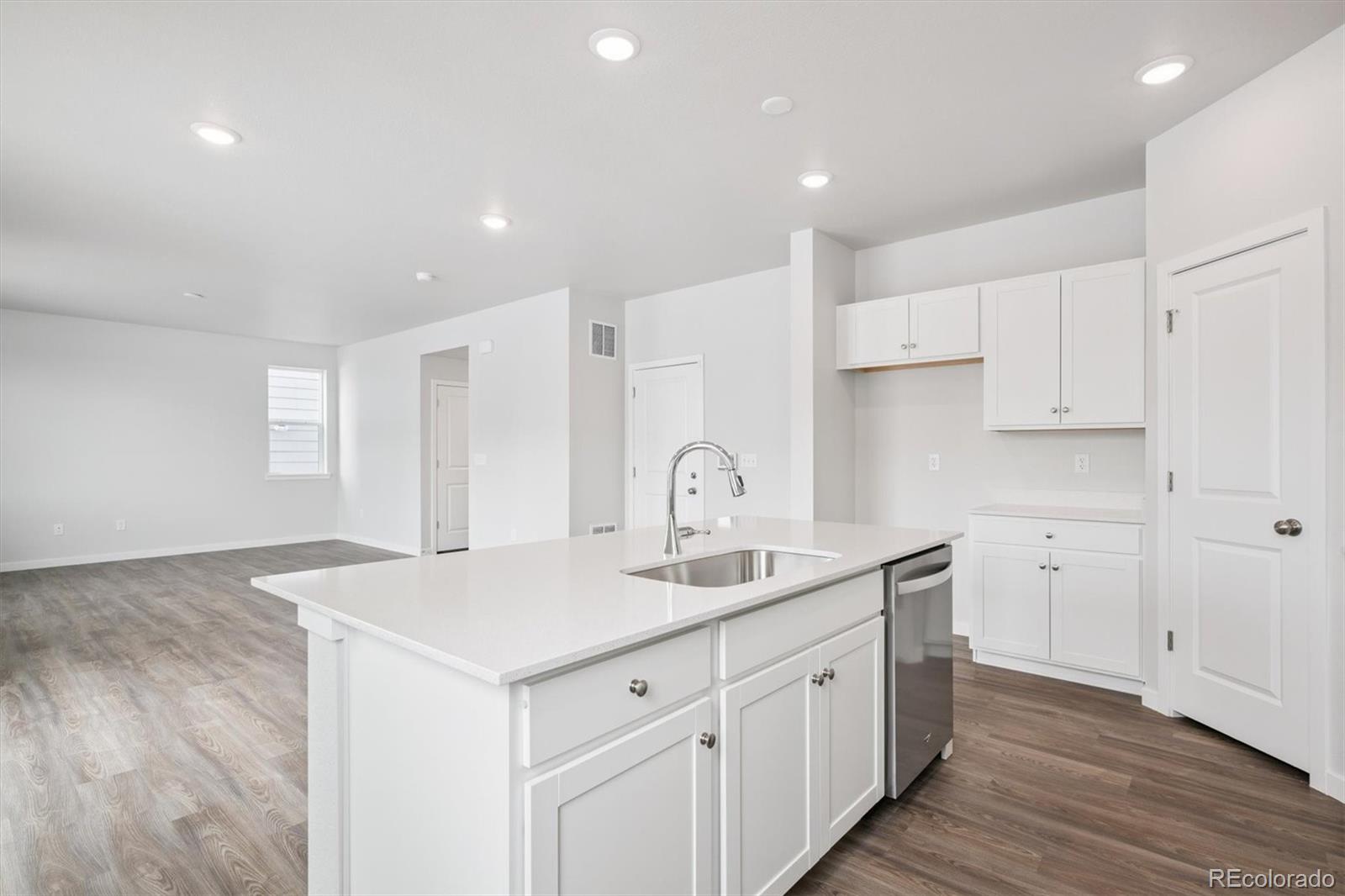 MLS Image #4 for 25042 e 34th place,aurora, Colorado