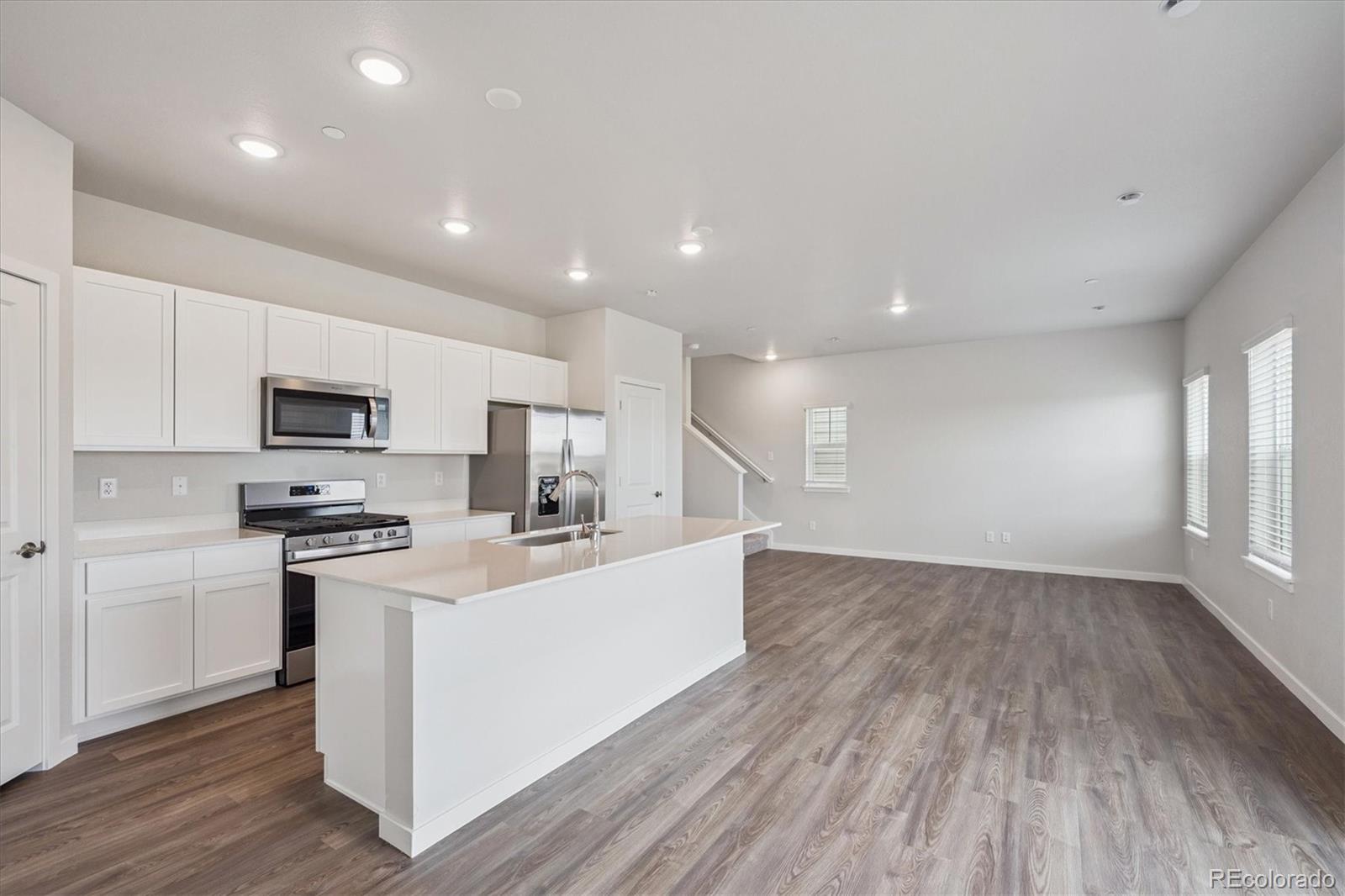 MLS Image #3 for 9372  ceylon street,commerce city, Colorado