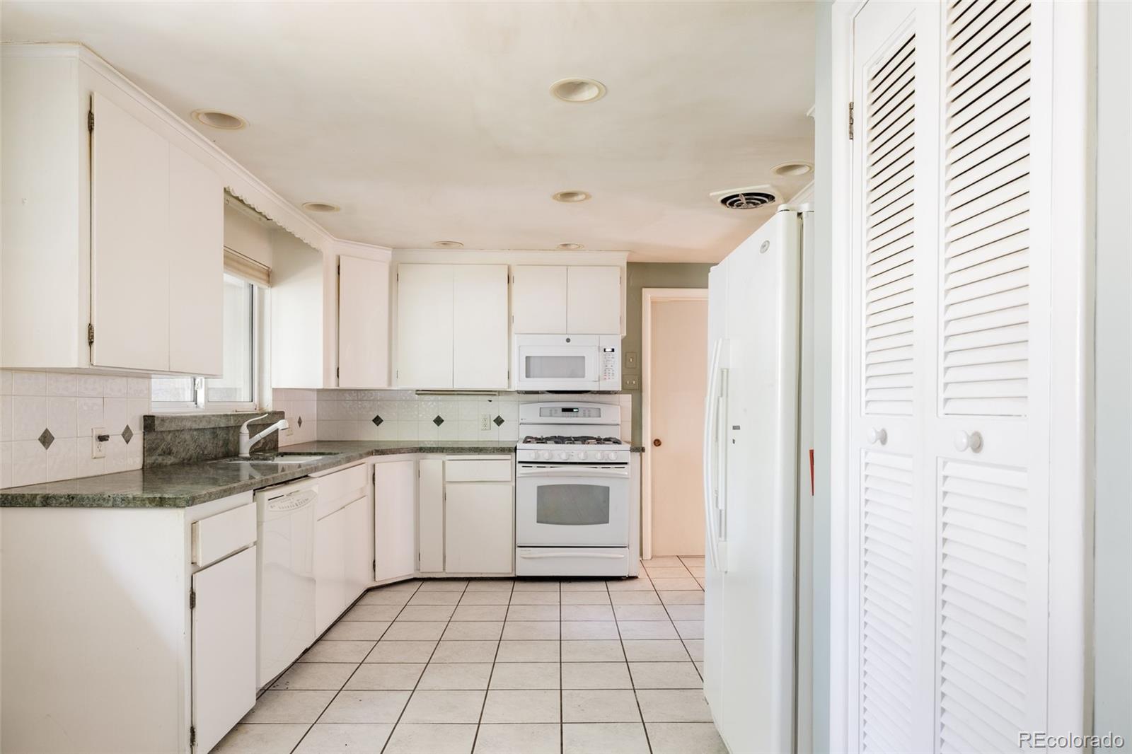 MLS Image #10 for 290  krameria street,denver, Colorado
