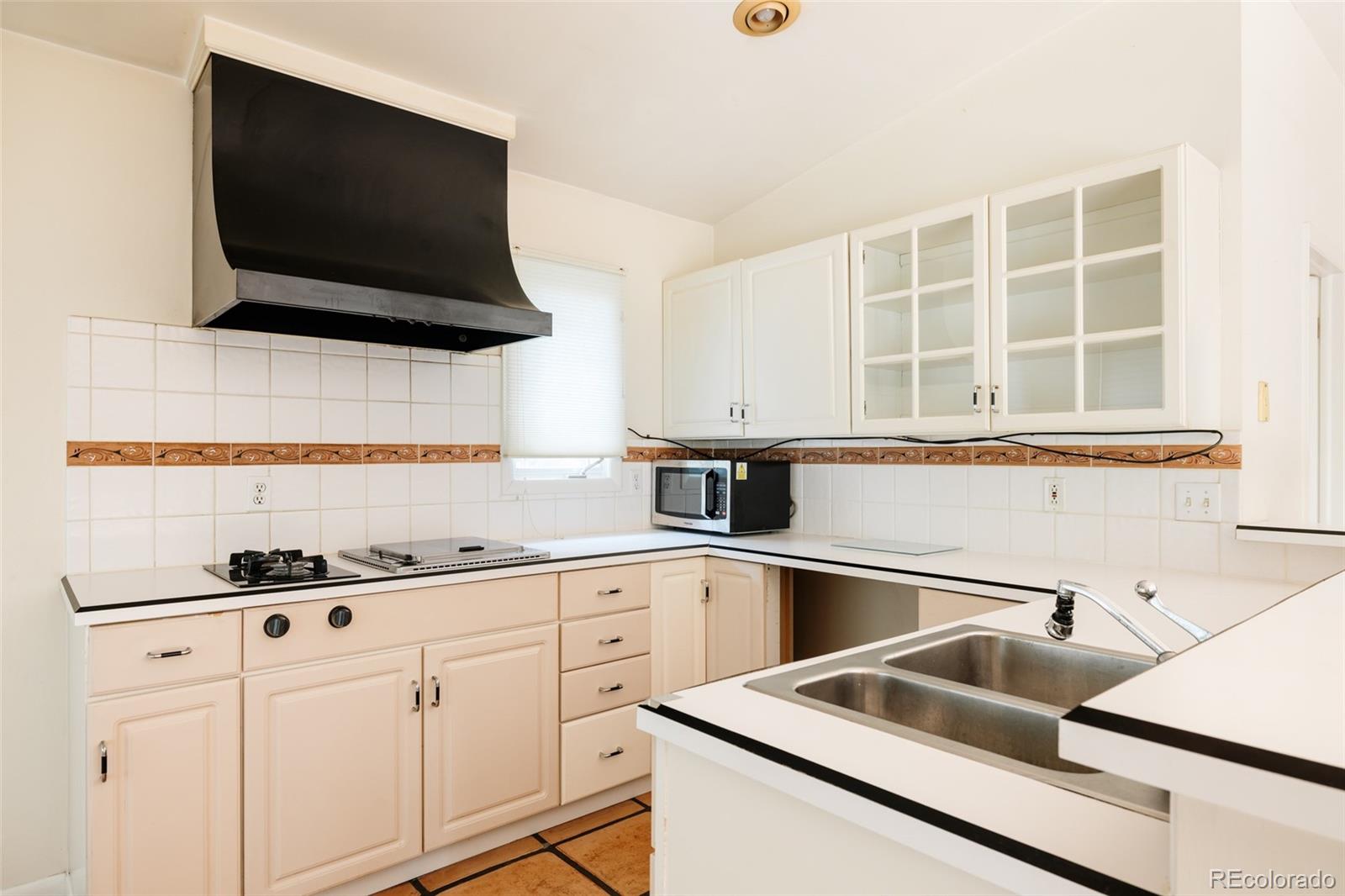 MLS Image #9 for 290  krameria street,denver, Colorado