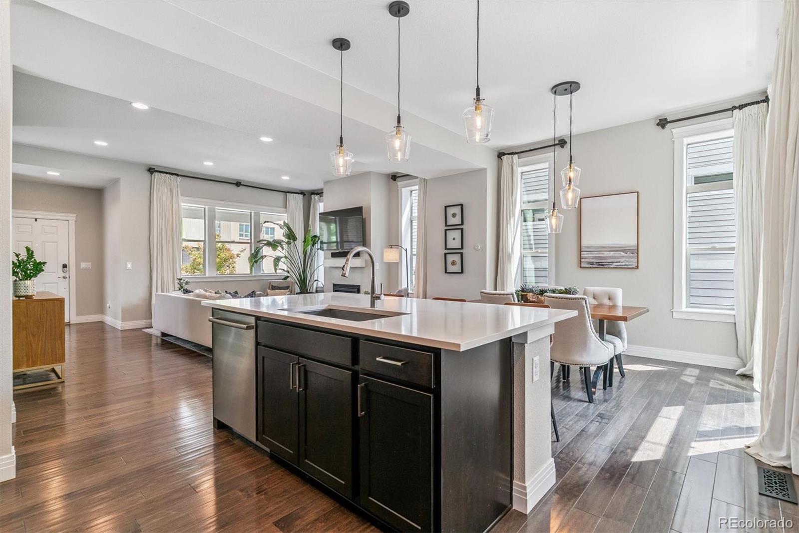 MLS Image #15 for 11120 e 26th avenue,aurora, Colorado