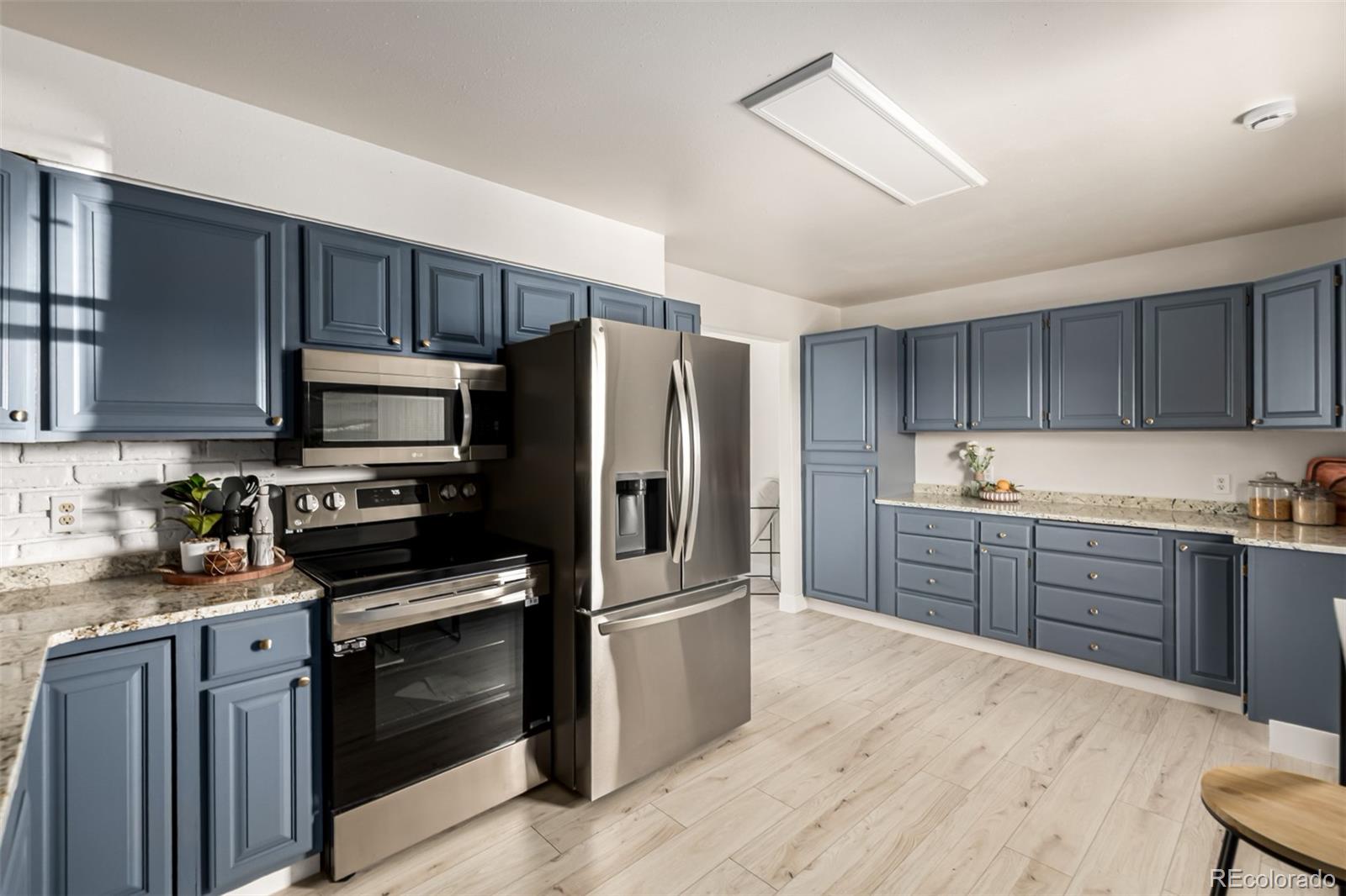 MLS Image #10 for 2221 e 84th avenue,denver, Colorado