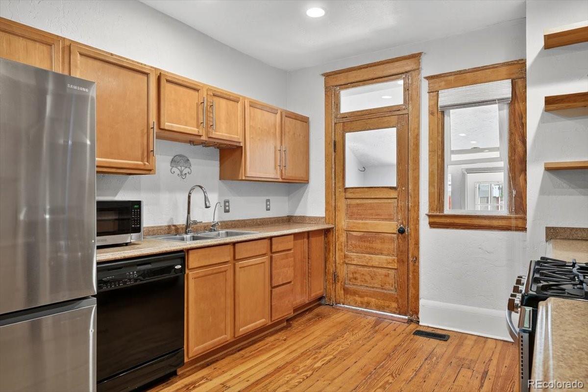 MLS Image #5 for 3034 n high street,denver, Colorado