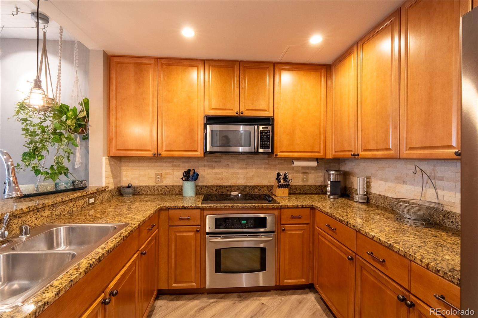 MLS Image #5 for 925 n lincoln street,denver, Colorado