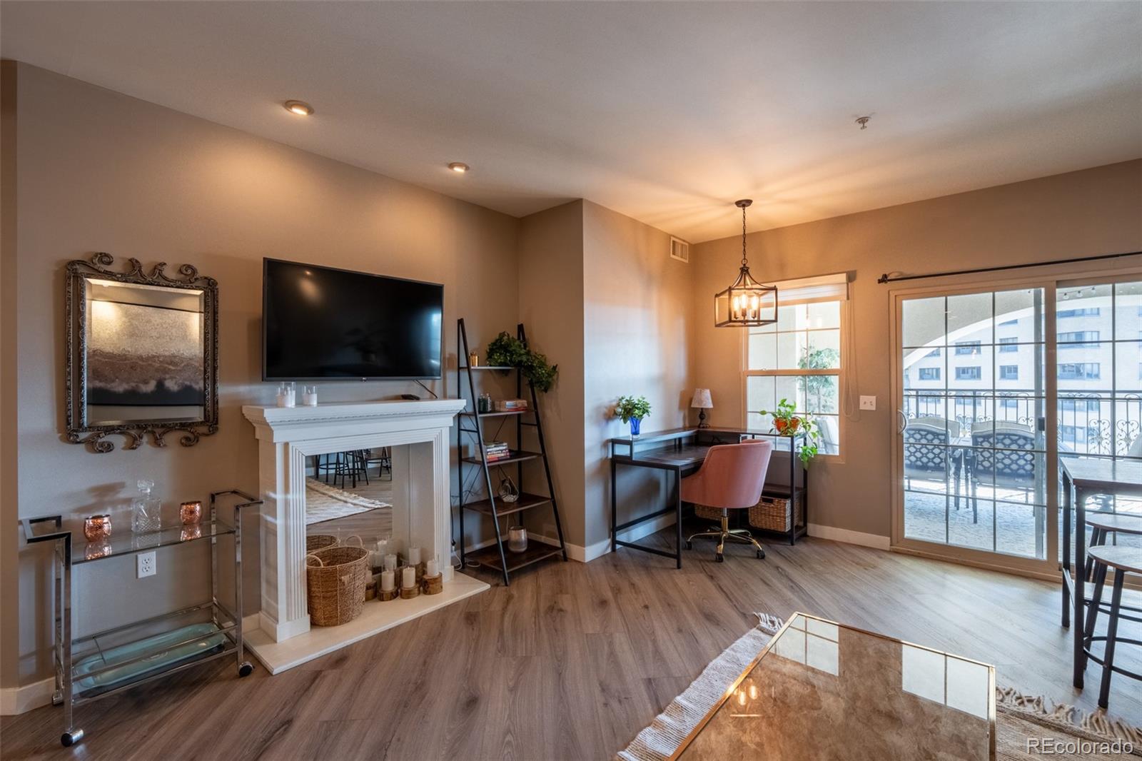 MLS Image #7 for 925 n lincoln street,denver, Colorado