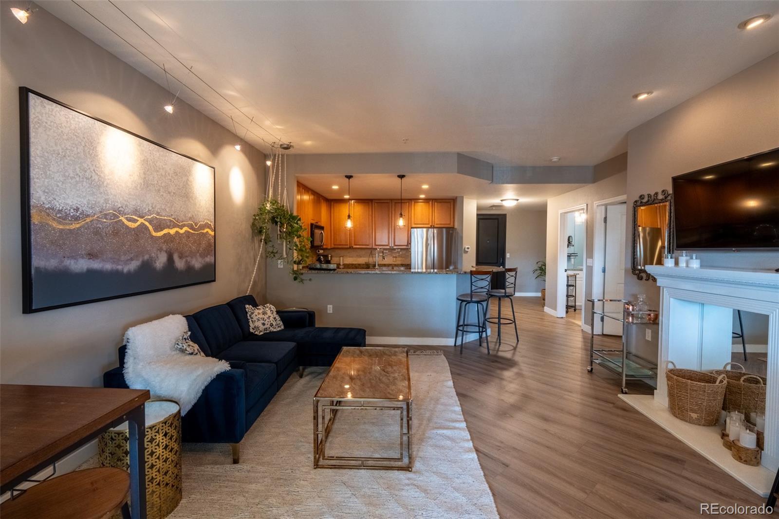 MLS Image #8 for 925 n lincoln street,denver, Colorado